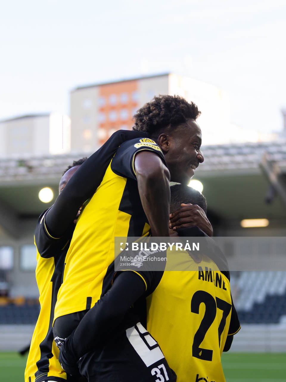 Häckens Benie Adama Traore jublar ihop med Ibrahim Sadiq
