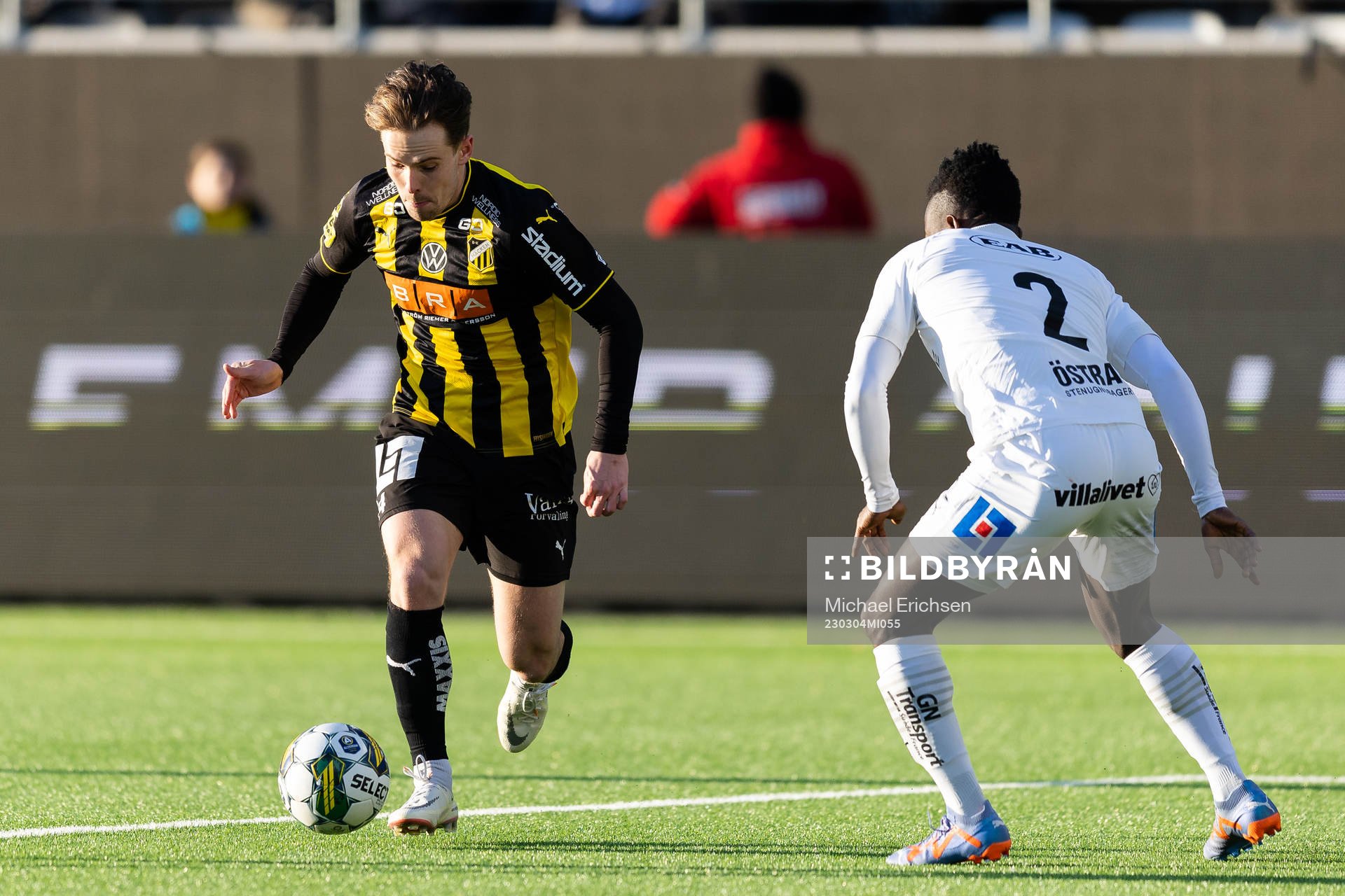 Häckens Lars Olden Larsen och Halmstads Thomas Boakye