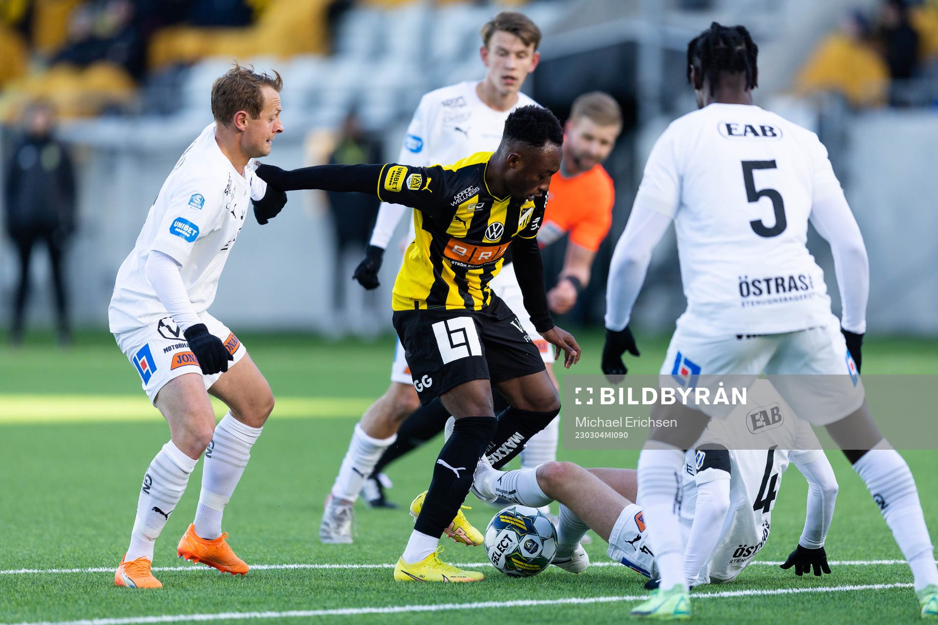 Halmstads Joel Allansson och Andreas Johansson mot Häckens