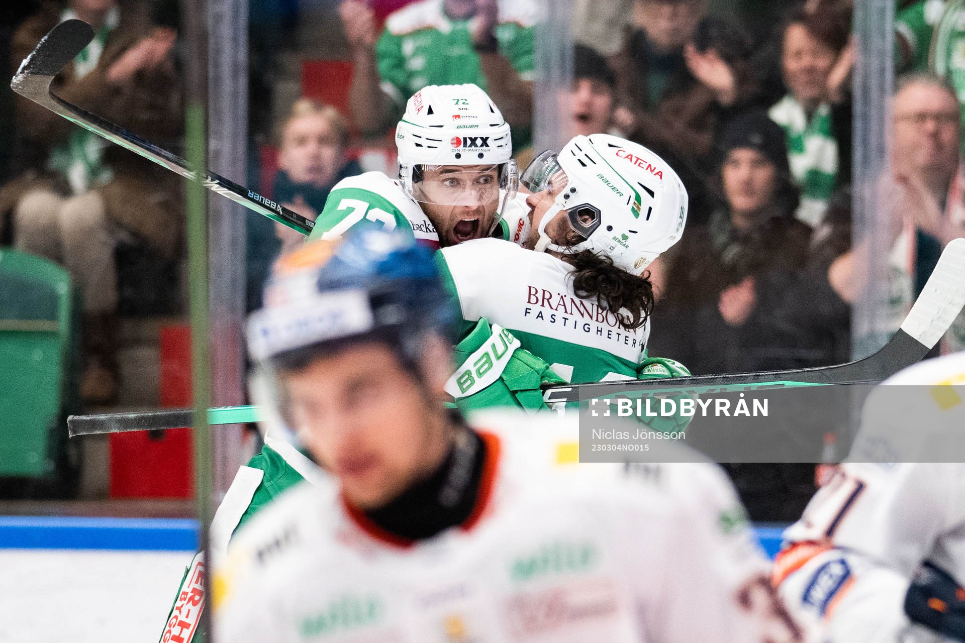 Rögles Daniel Zaar jublar med Dennis Everberg