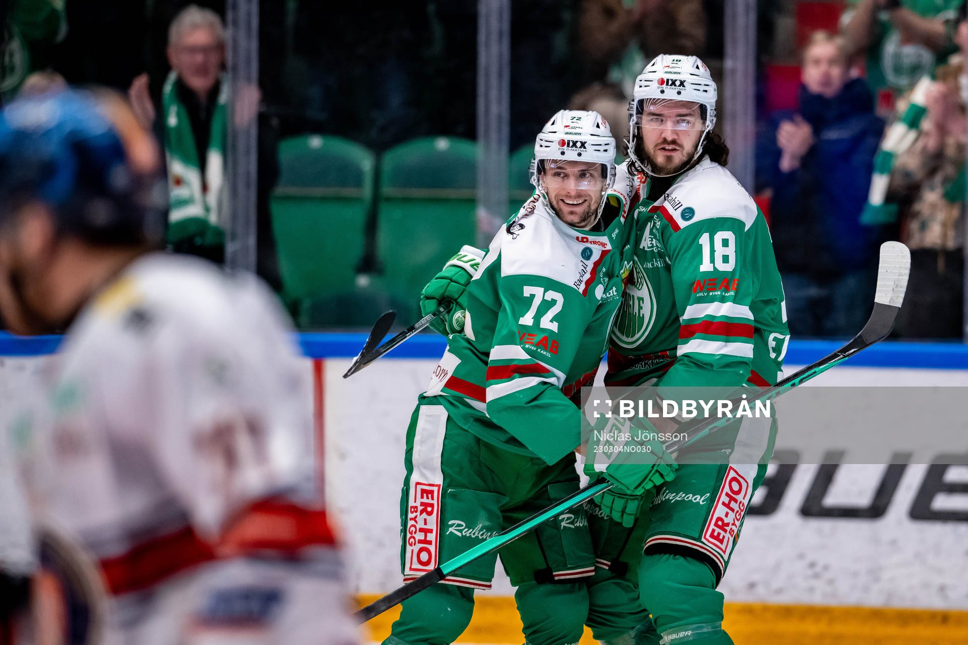 Rögles Daniel Zaar och Dennis Everberg  jublar