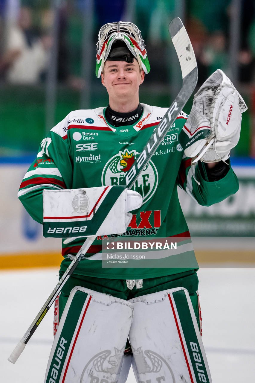 Rögles målvakt Calle Clang jublar