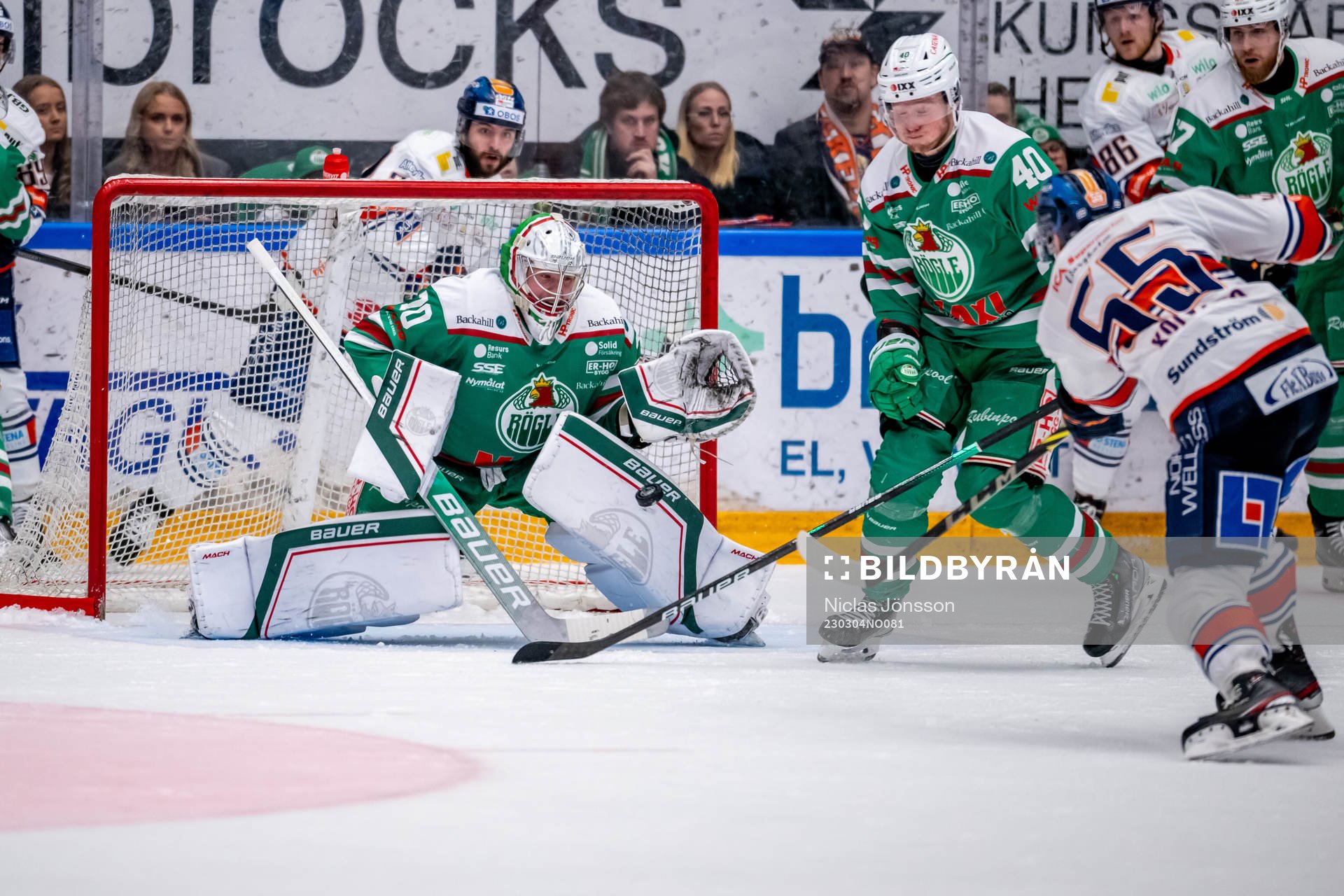 Rögles målvakt Calle Clang  räddar Växjös Miika