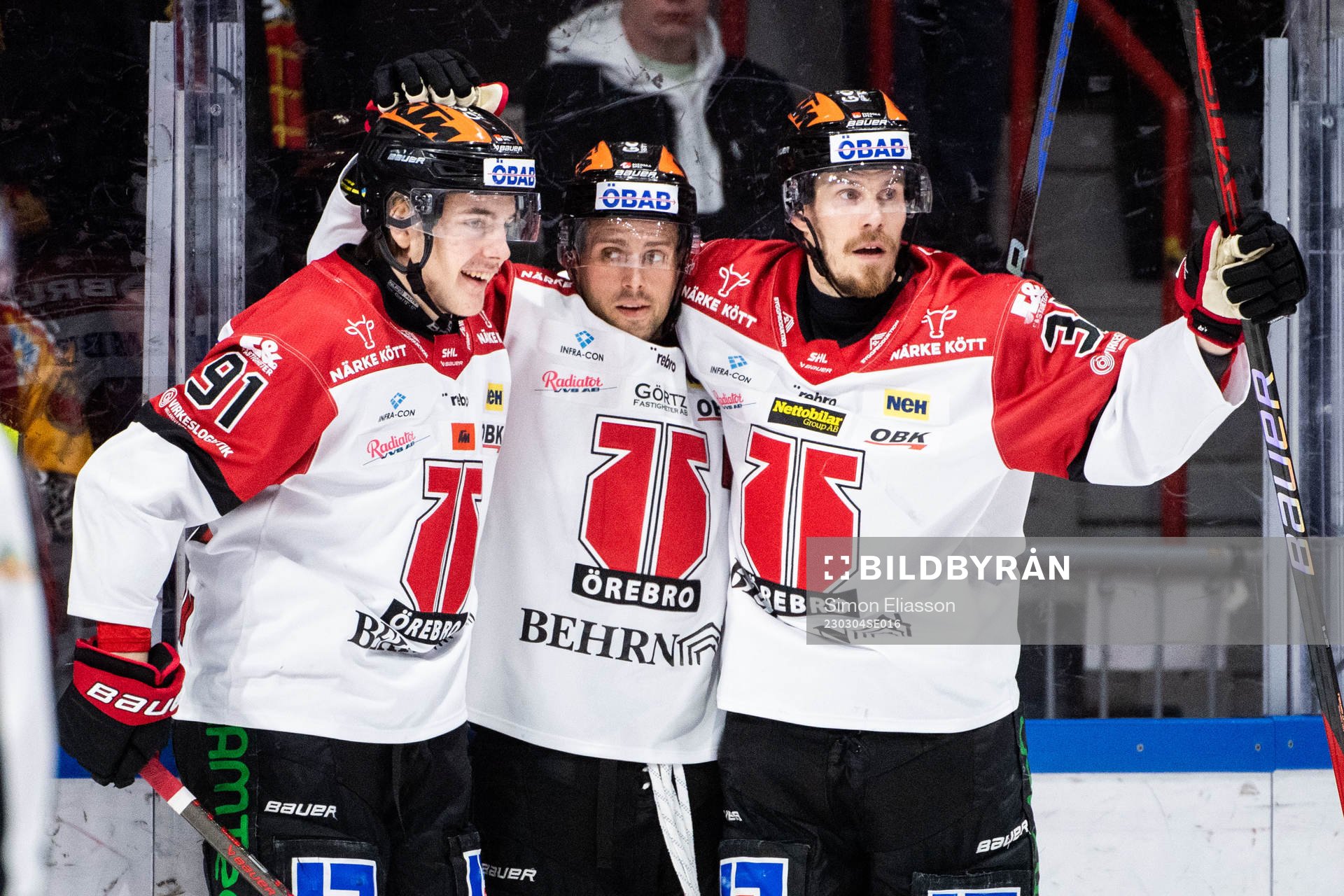 Örebros Leo Carlsson jublar med Mathias Bromé och Emil
