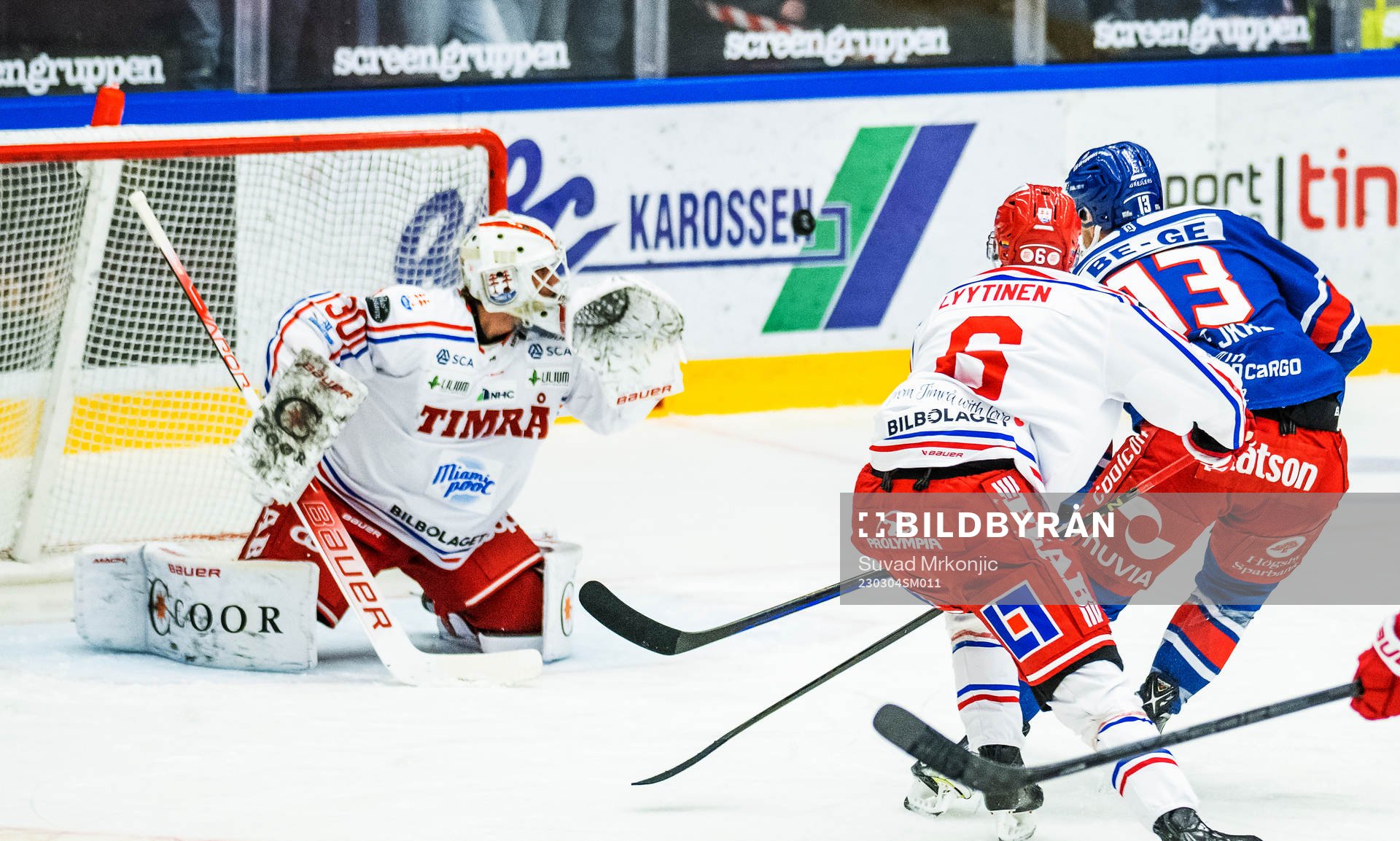 Timrås målvakt Jacob Johansson och Joonas Lyytinen mot