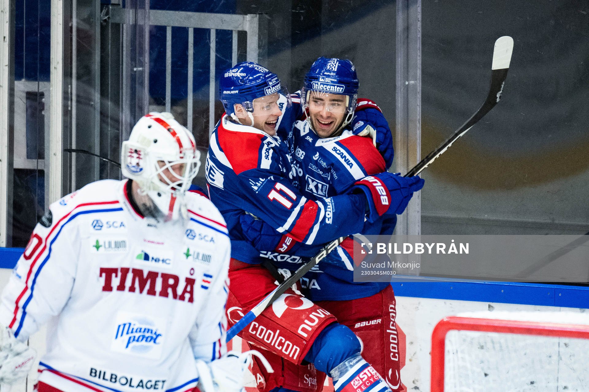 Oskarshamns Ahti Oksanen jublar med Antti Suomela jublar