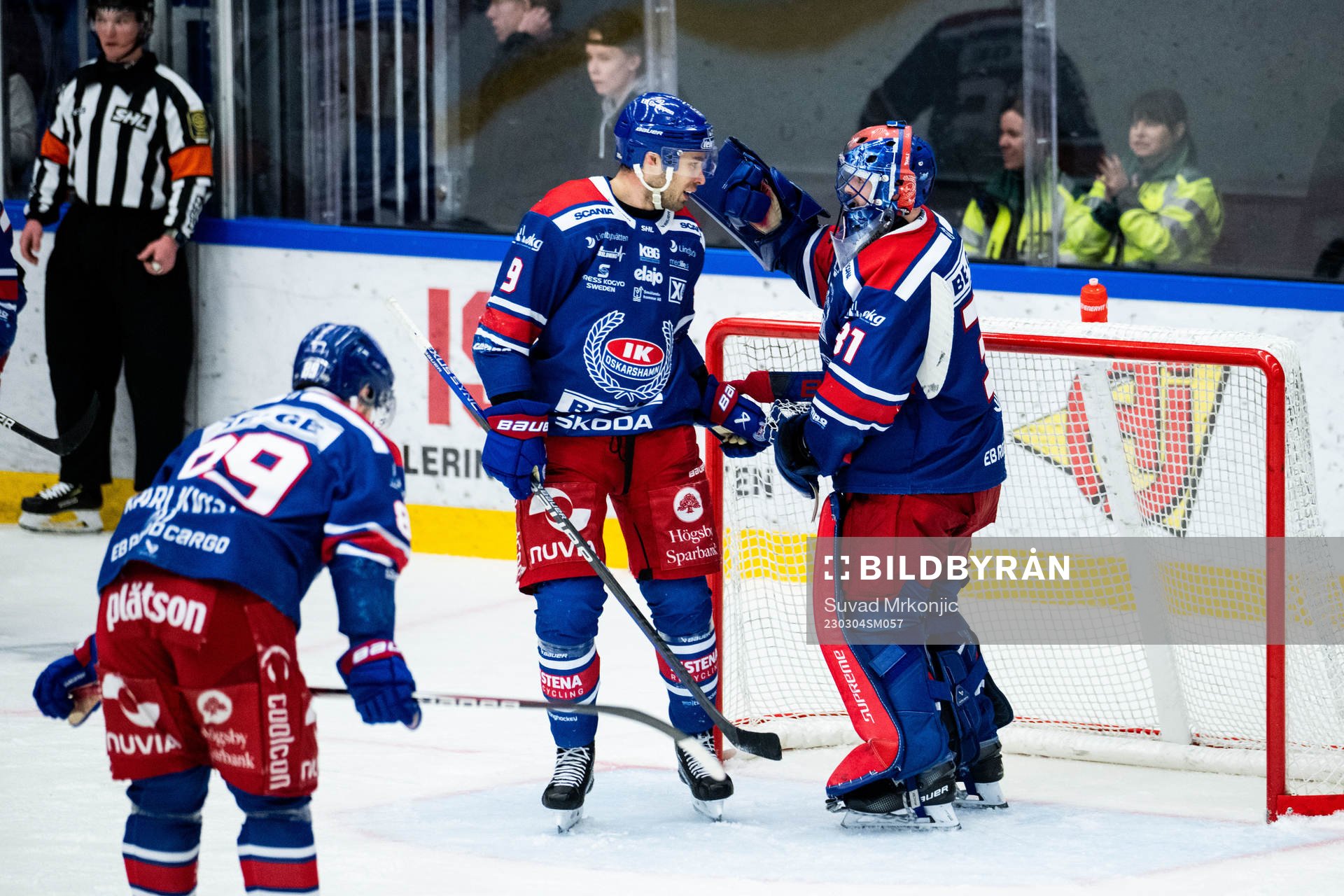 Oskarshamns Ahti Oksanen och målvakt Tim Juel jublar