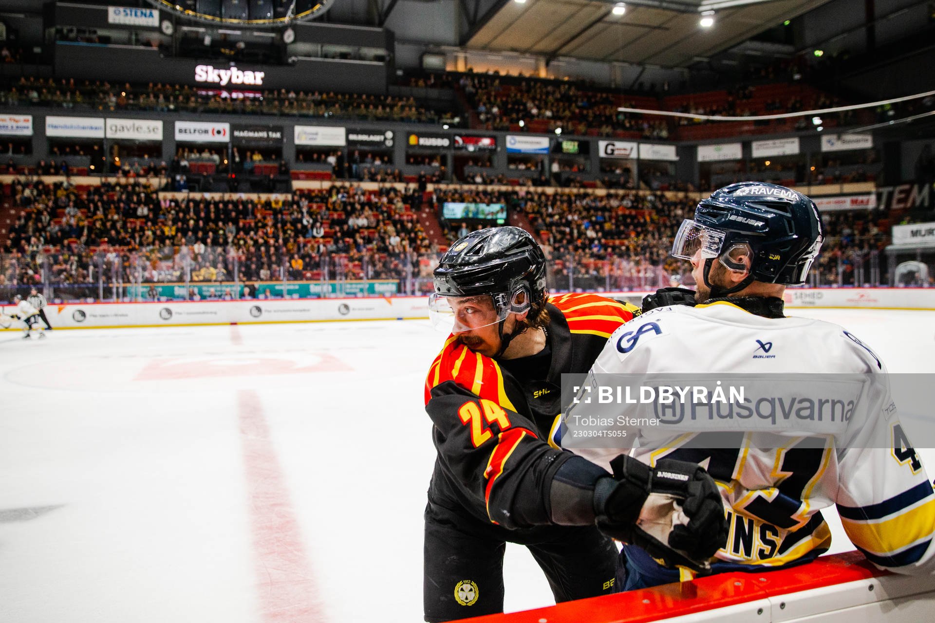 Brynäs Hannes Björninen och HV71s Chad Billins