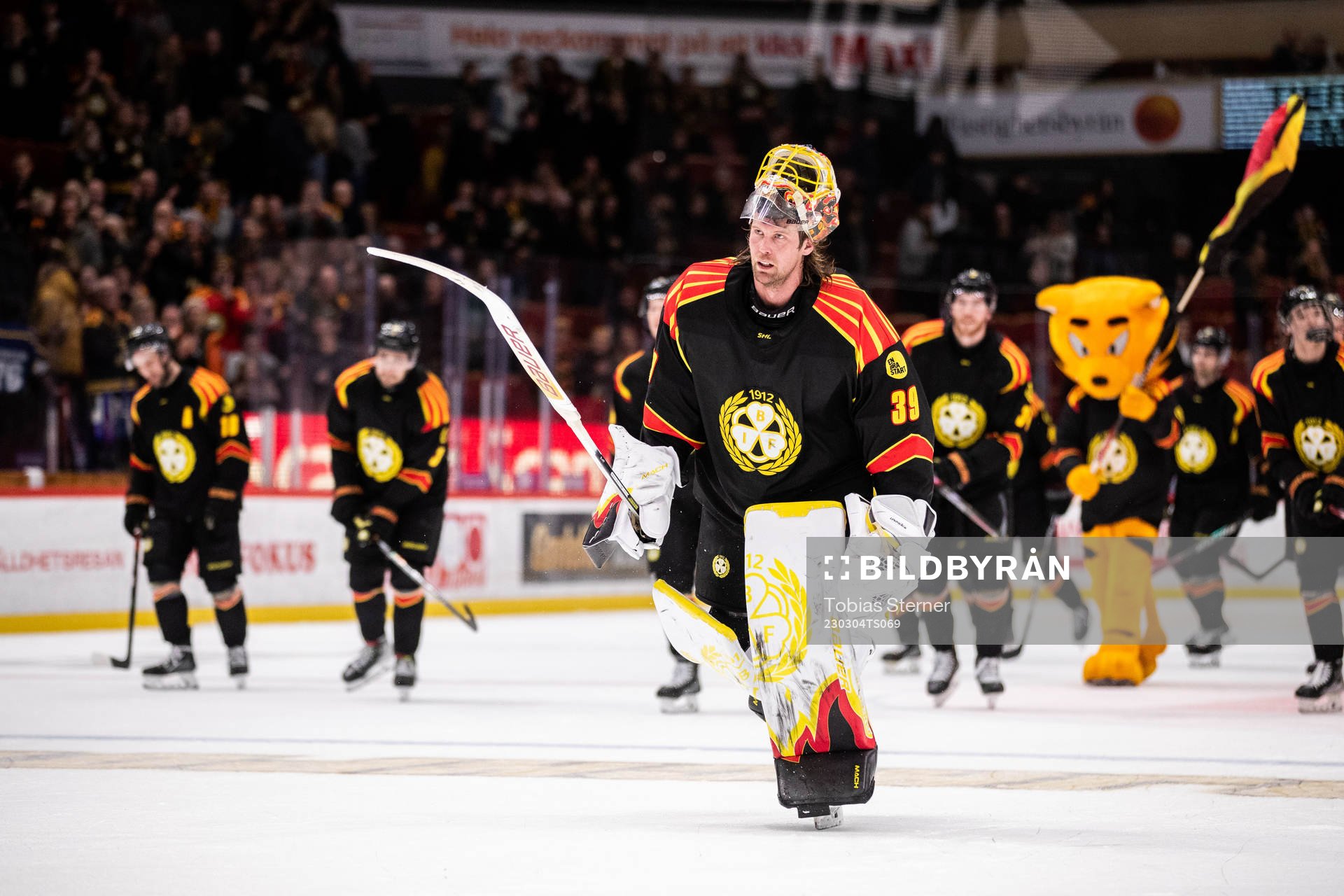 Brynäs målvakt Anders Lindbäck jublar
