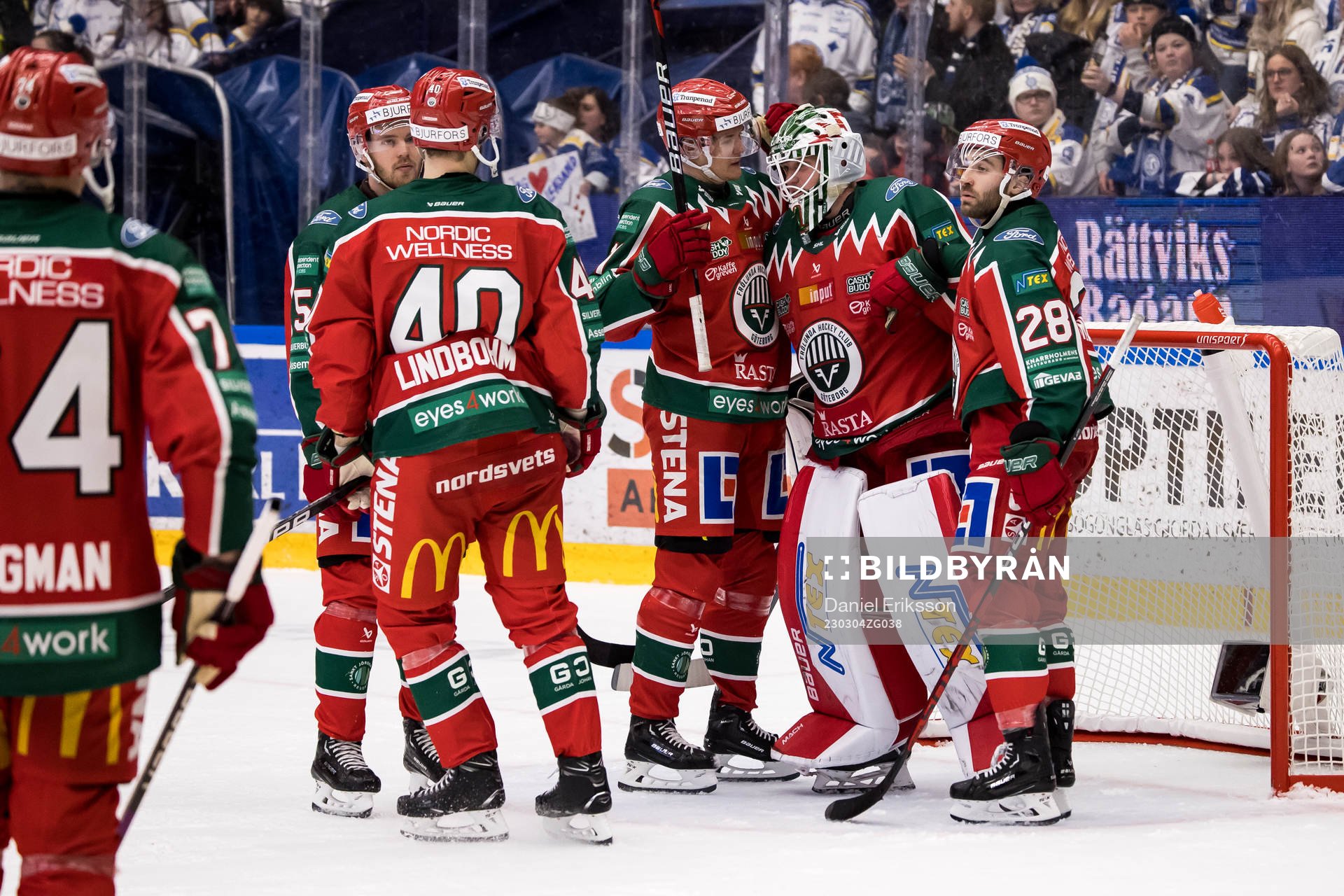 Frölundas spelarna jublar