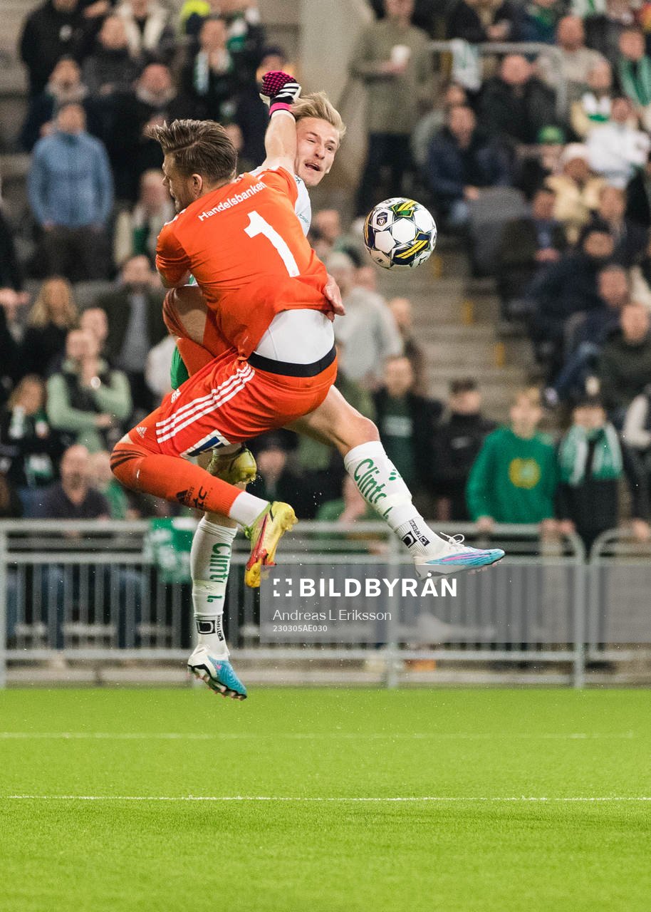 GIF Sundsvalls målvakt Oscar Jonsson orsakar en