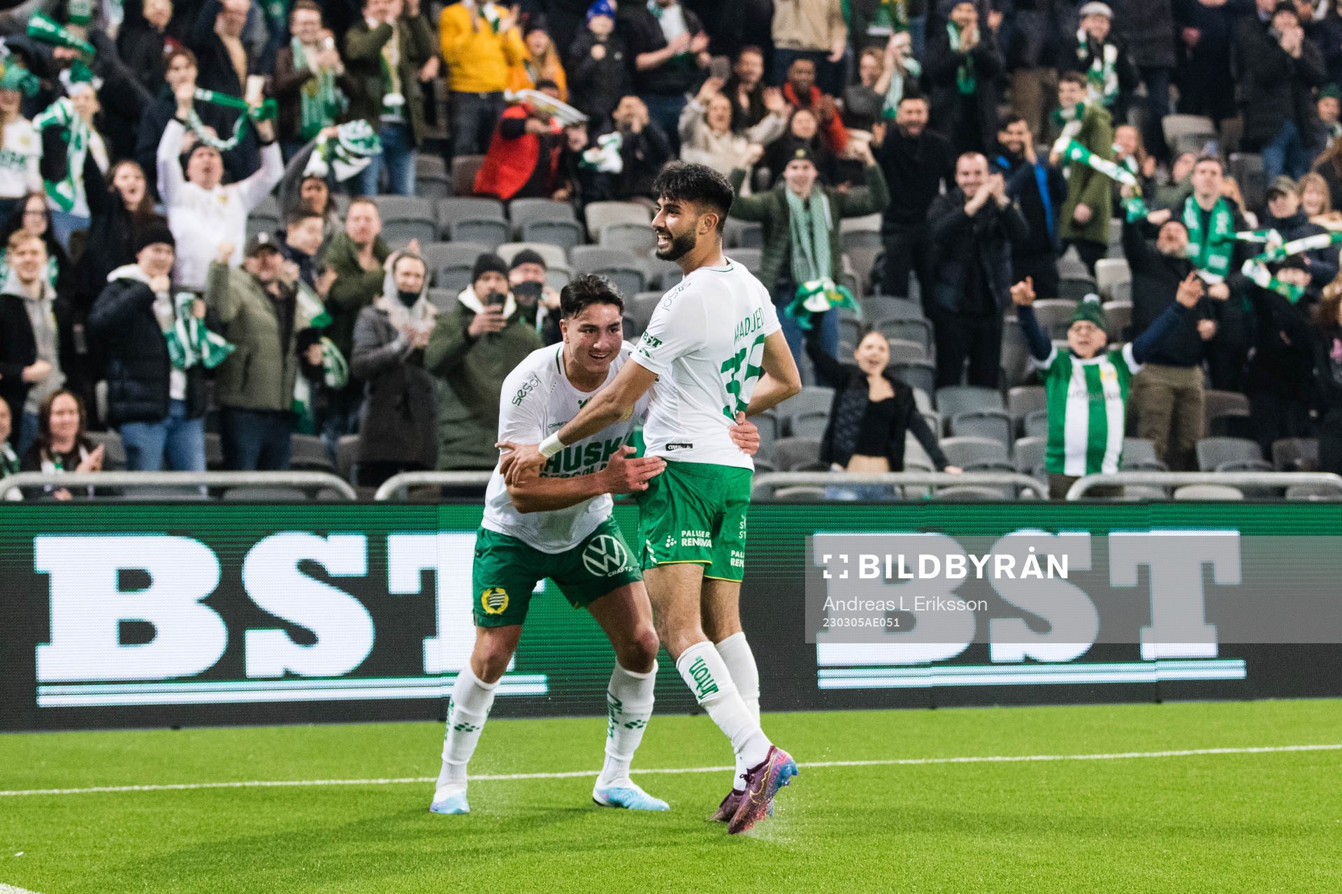 Hammarbys Jusef Erabi och Montader Madjed jublar efter 4-0 av Madjed under fotbollsmatchen i Svenska Cupen mellan Hammarby och GIF Sundsvall den 5 mars 2023 i Stockholm.