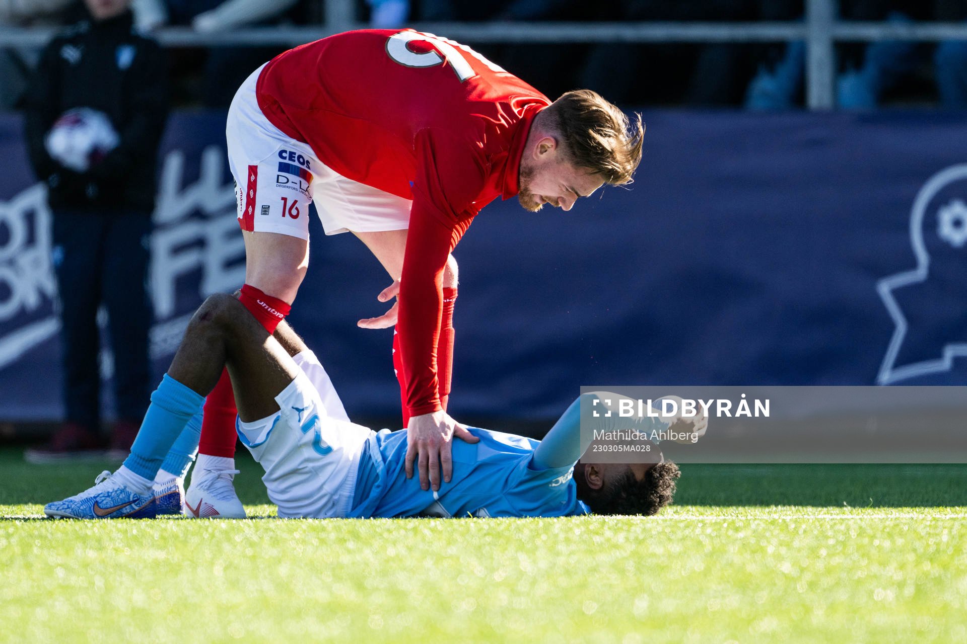 Malmö FFs Taha Ali har ont under fotbollsmatchen i Svenska Cupen mellan Malmö FF och Degerfors den 5 mars 2023 i Malmö. 
