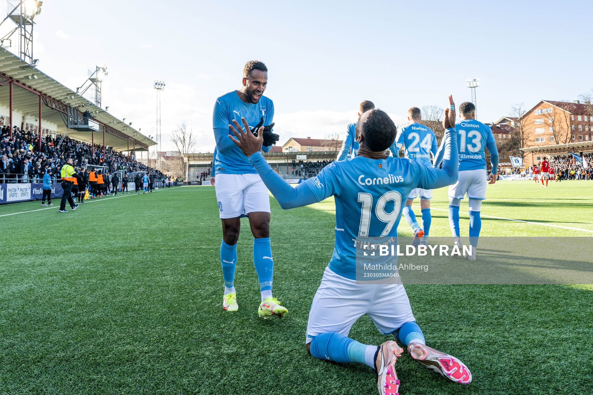 Malmö FFs Isaac Kiese Thelin och Derek Cornelius jublar