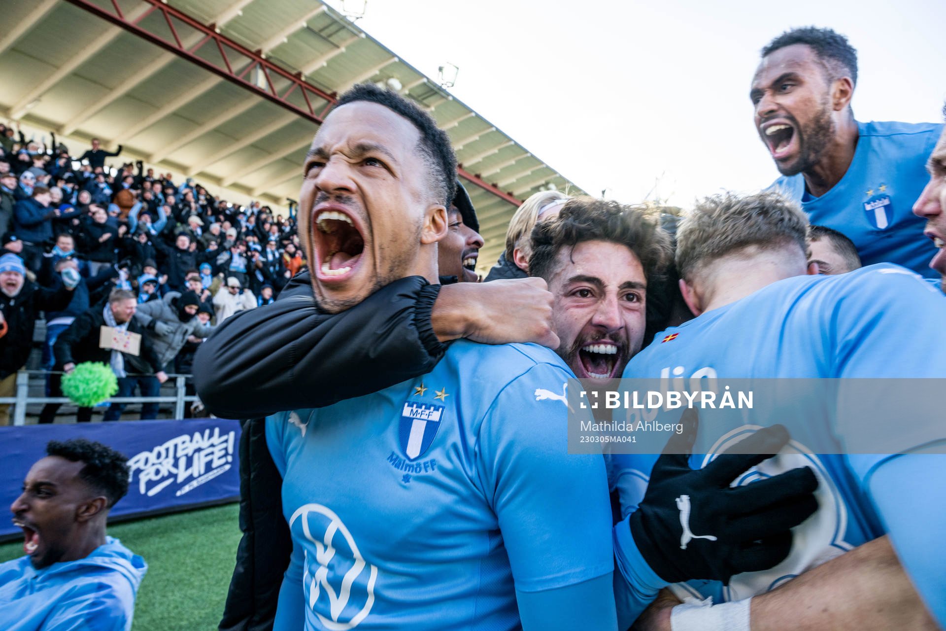 Malmö FFs Martin Olsson och Moustafa Zeidan jublar
