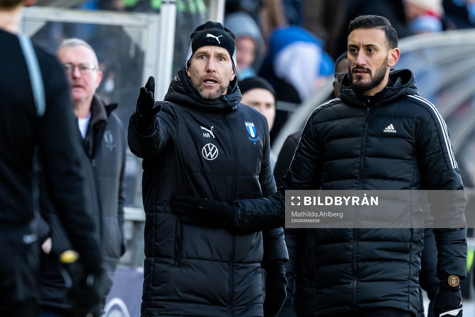 Malmö FFs tränare Henrik Rydström och fjärdedomaren