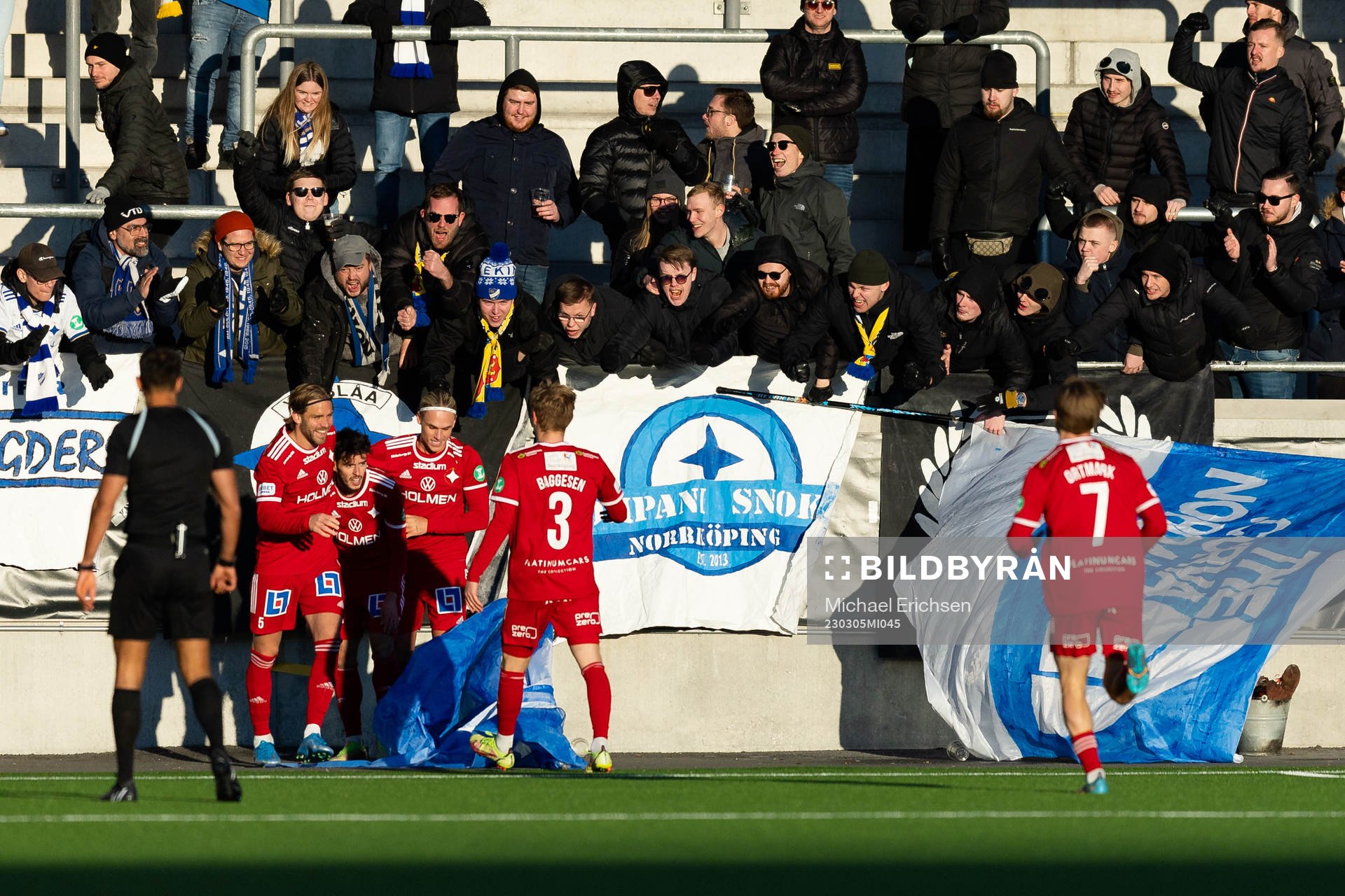 IFK Norrköpings Laorent Shabani jublar med lagkamrater