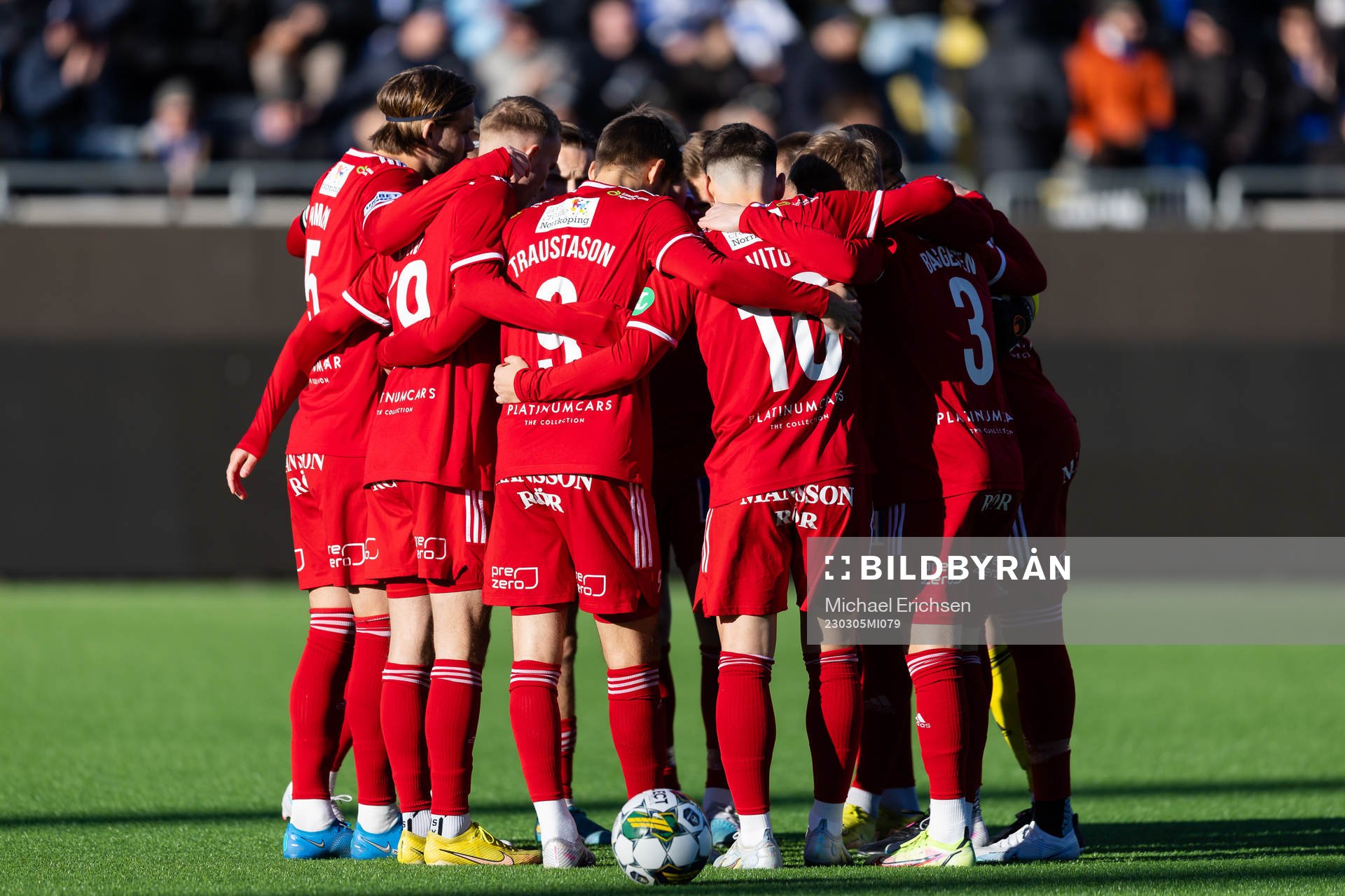 IFK Norrköpings spelare samlade innan fotbollsmatchen i Svenska Cupen mellan IFK Göteborg och IFK Norrköping den 5 mars 2023 i Göteborg.