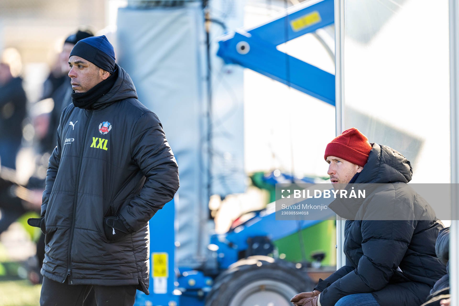 Helsingborgs tränare Alvaro Santos och tränare Mattias Lindström under fotbollsmatchen i Svenska Cupen mellan Kalmar och Helsingborg den 5 mars 2023 i Kalmar.