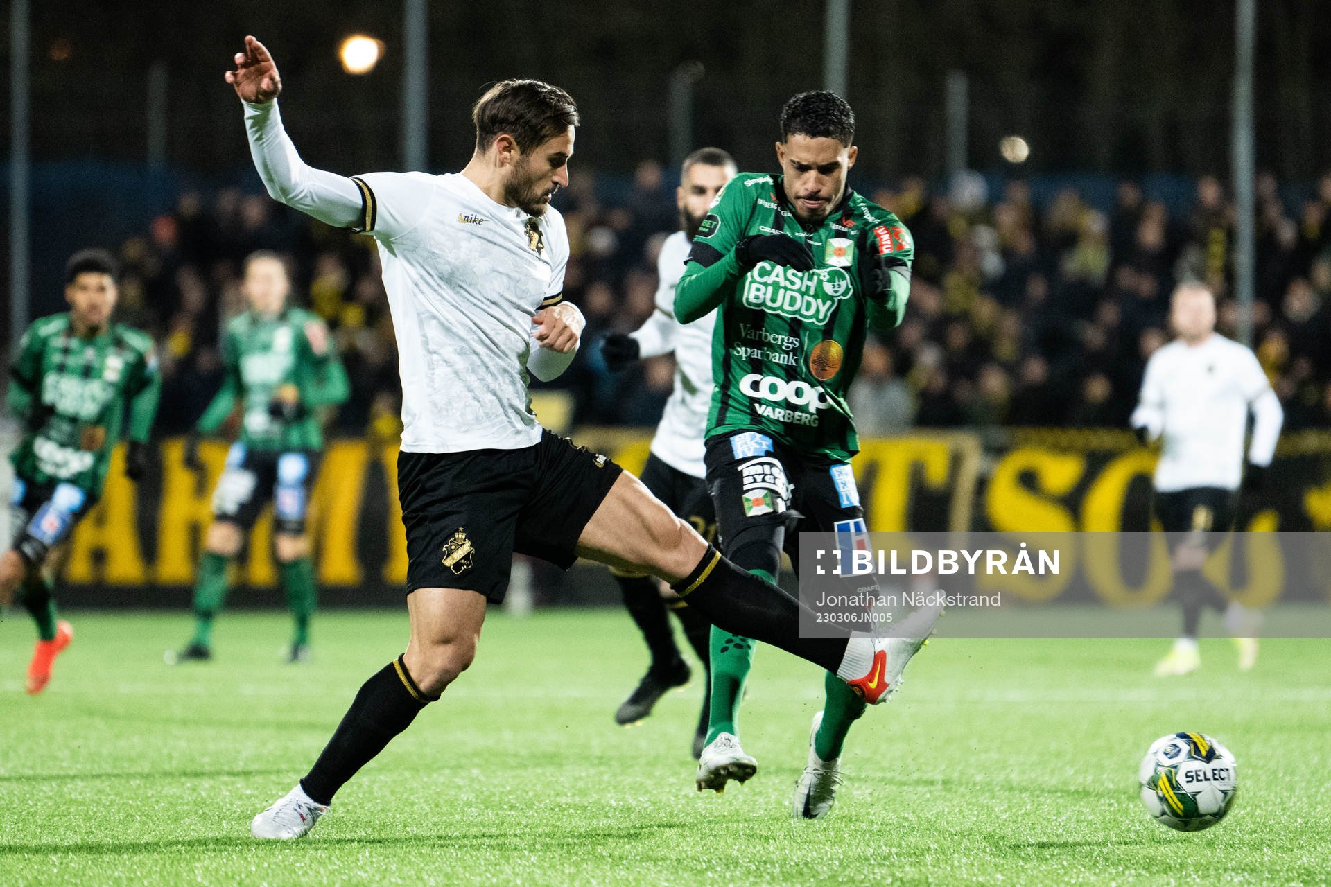 AIKs Sotirios Papagiannopoulos och Varbergs Eliton Pardinho