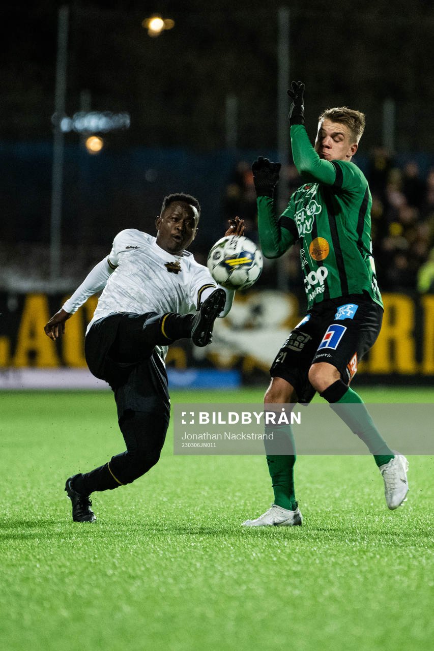 AIKs Erick Otieno och Varbergs Victor Karlsson
