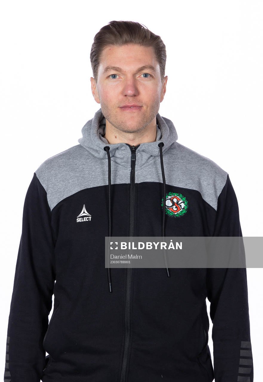 Örebros Tränare Martin Broberg poserar för ett porträtt den 7 mars 2023 i Örebro.
