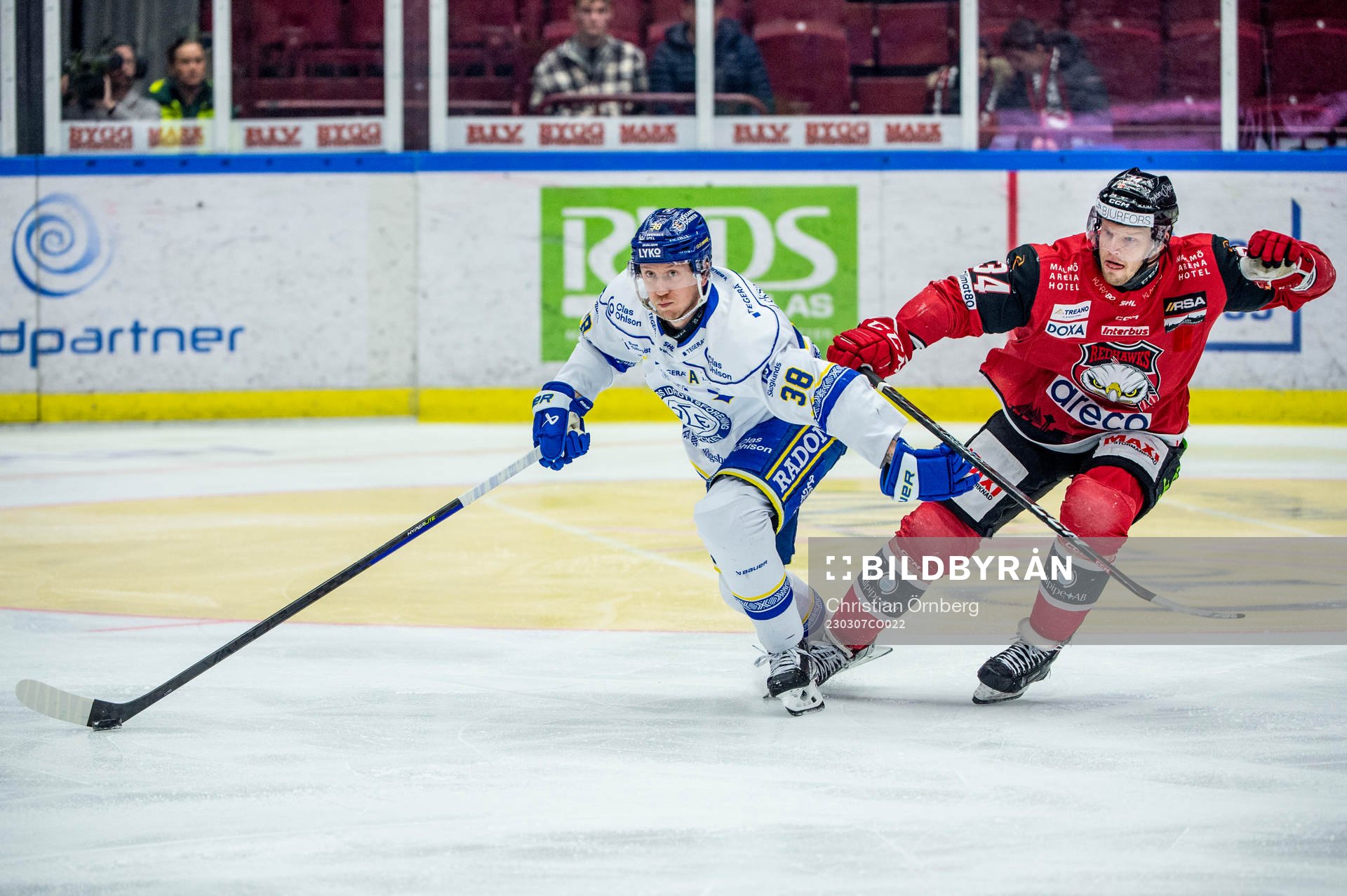Leksands Olle Alsing mot Malmö Redhawks Carl Söderberg