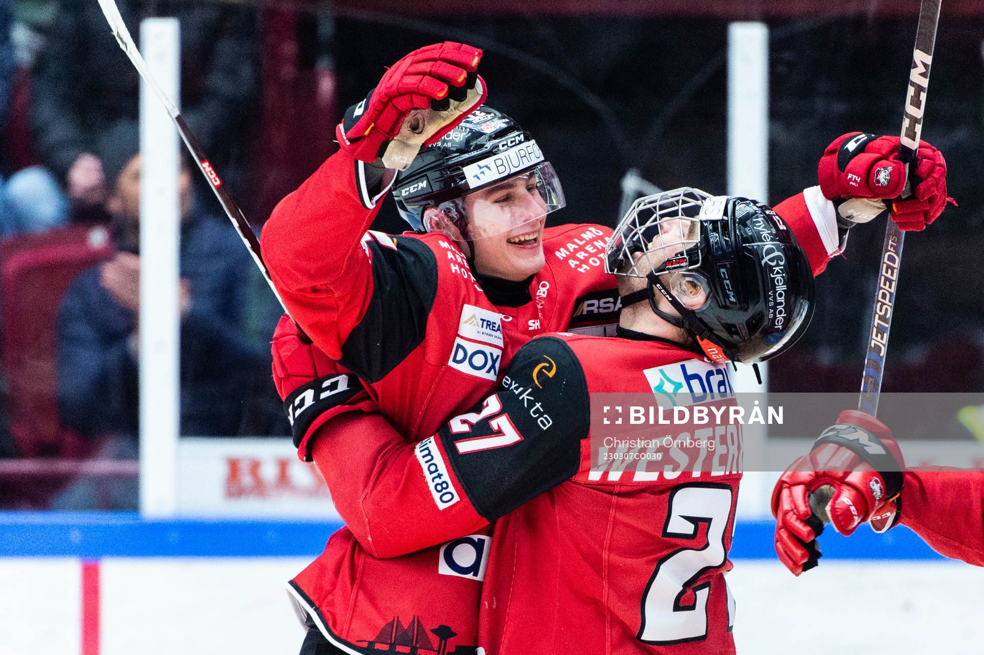 Malmö Redhawks Freddie Larsson jublar med Ponthus