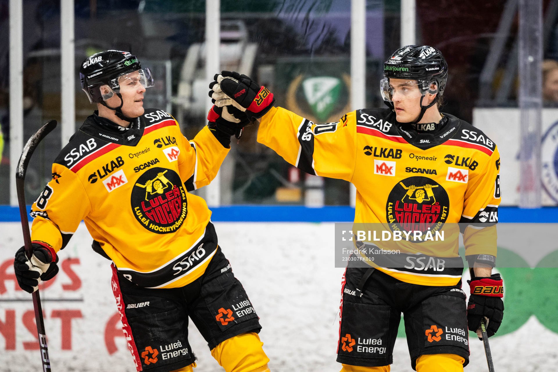 Luleås Niklas Olausson jublar med Joonas Rask
