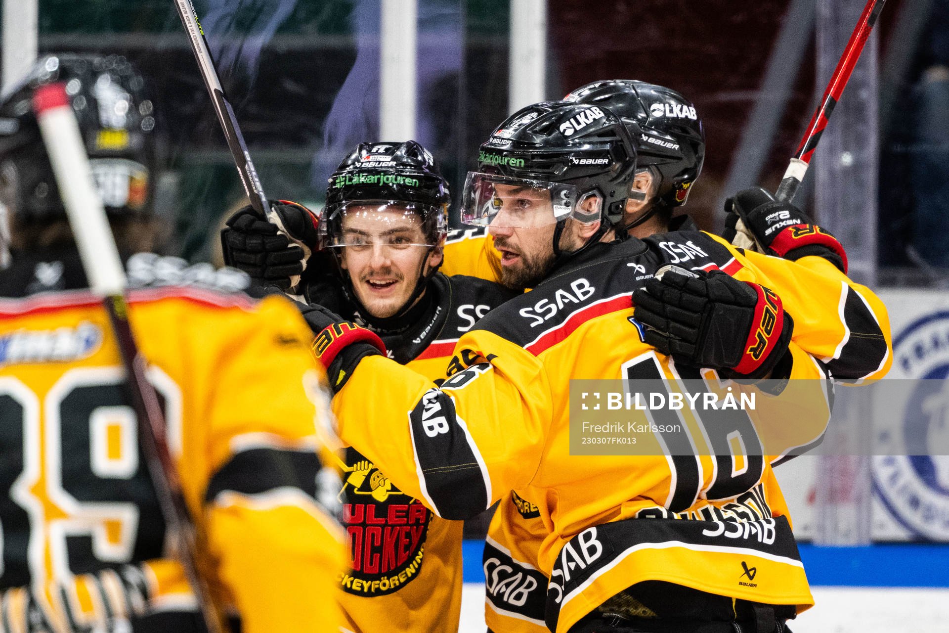 Luleås Isac Brännström och Niklas Olausson jublar med