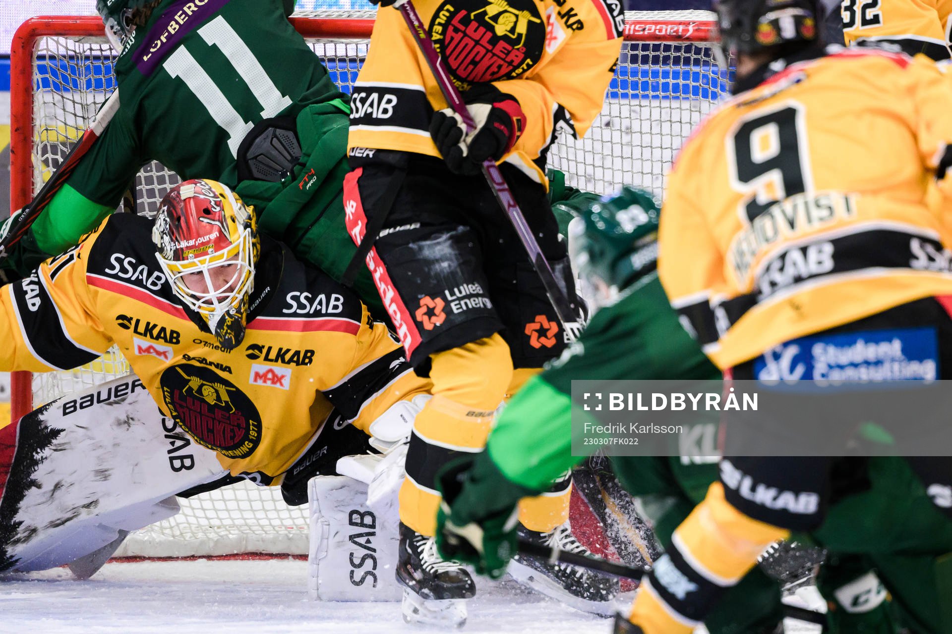 Färjestads Joakim Nygård och Luleås målvakt Matteus Ward