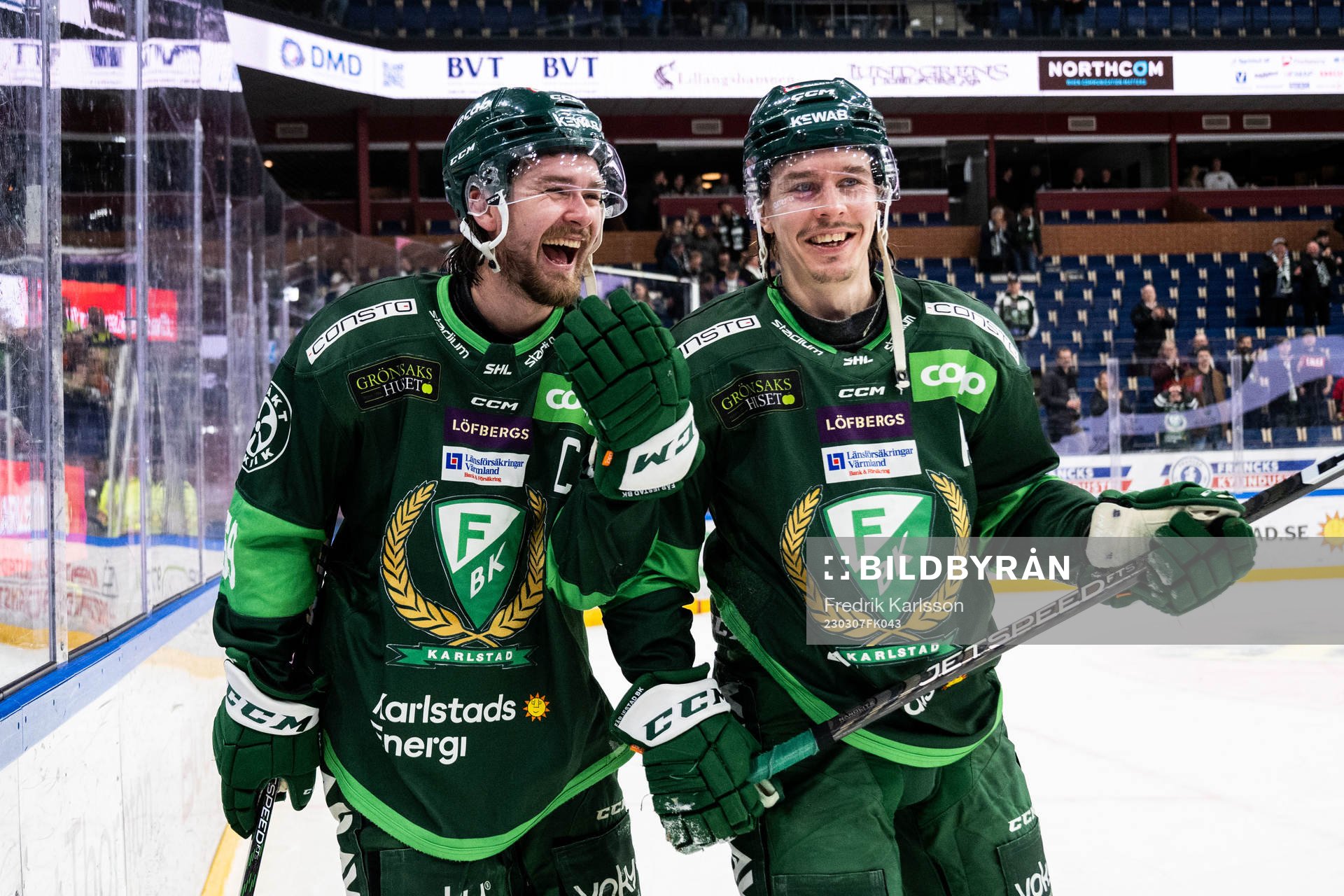 Färjestads Linus Johansson och Joakim Nygård jublar