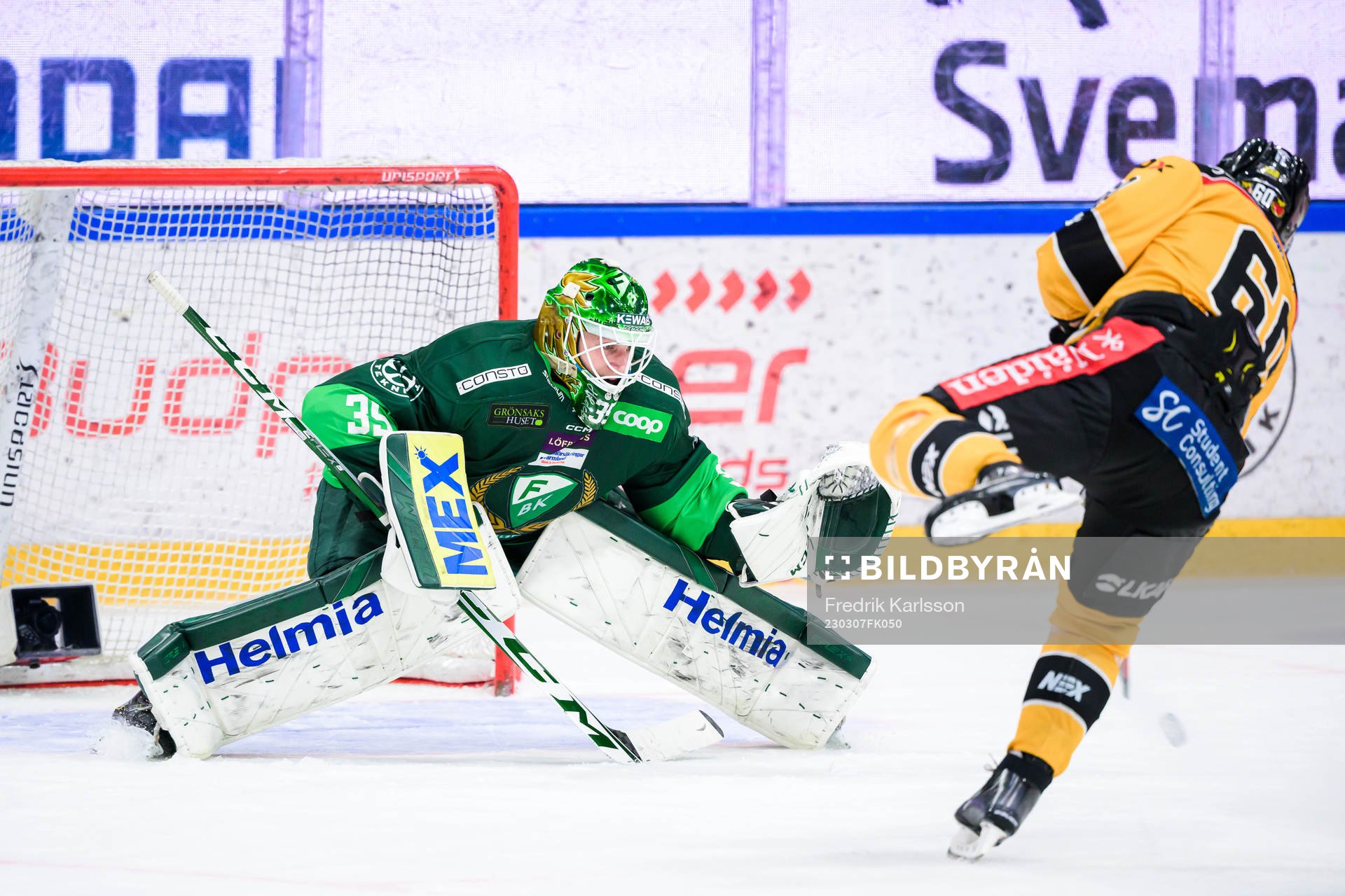 Färjestads målvakt Dennis Hildeby och Luleås Julius Honka