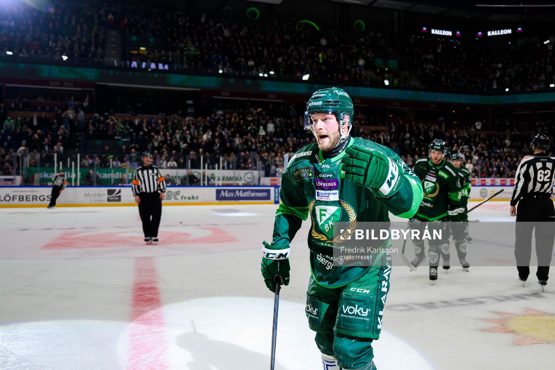 Färjestads Axel Bergkvist jublar