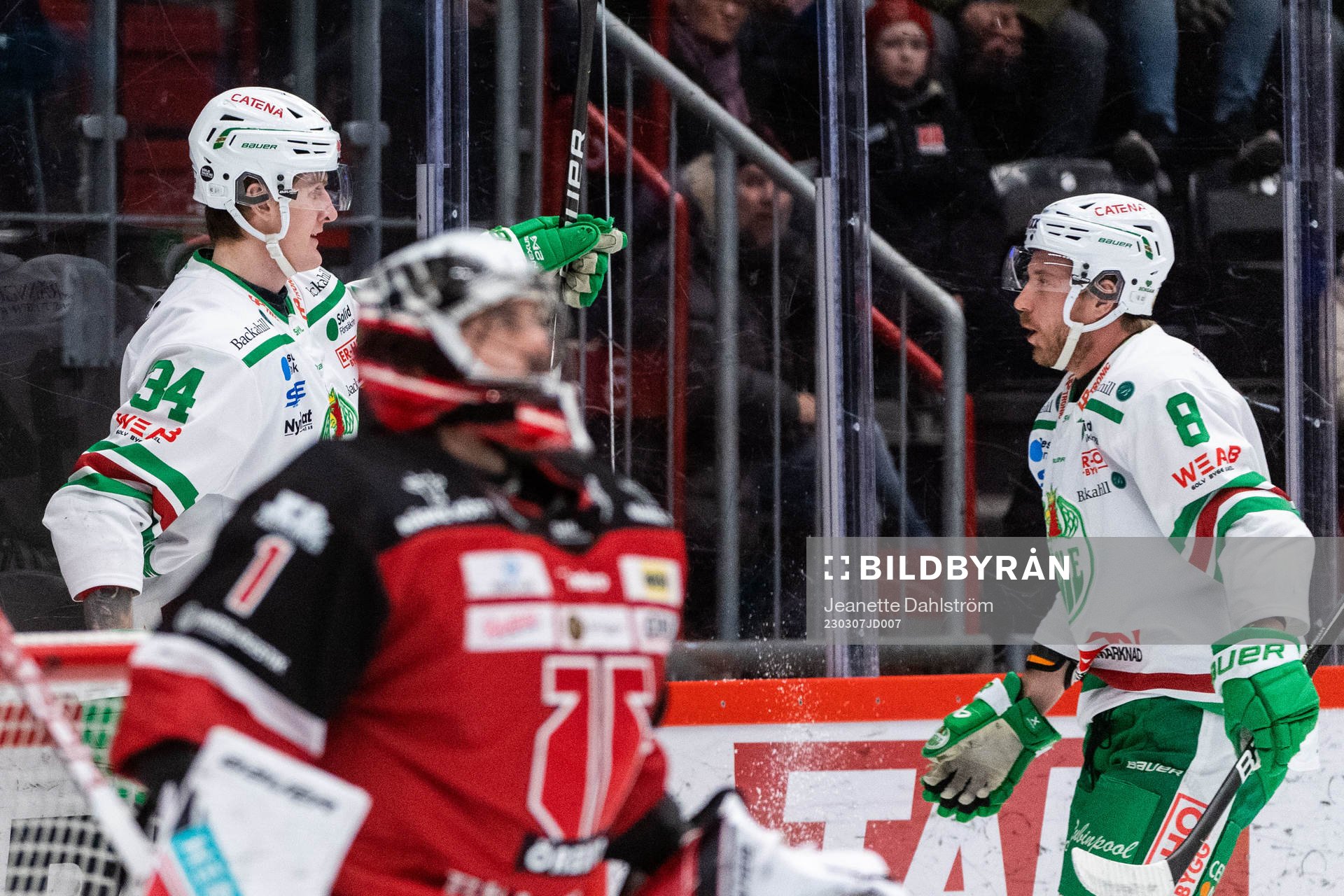 Rögles Adam Edström och Linus Sandin jublar