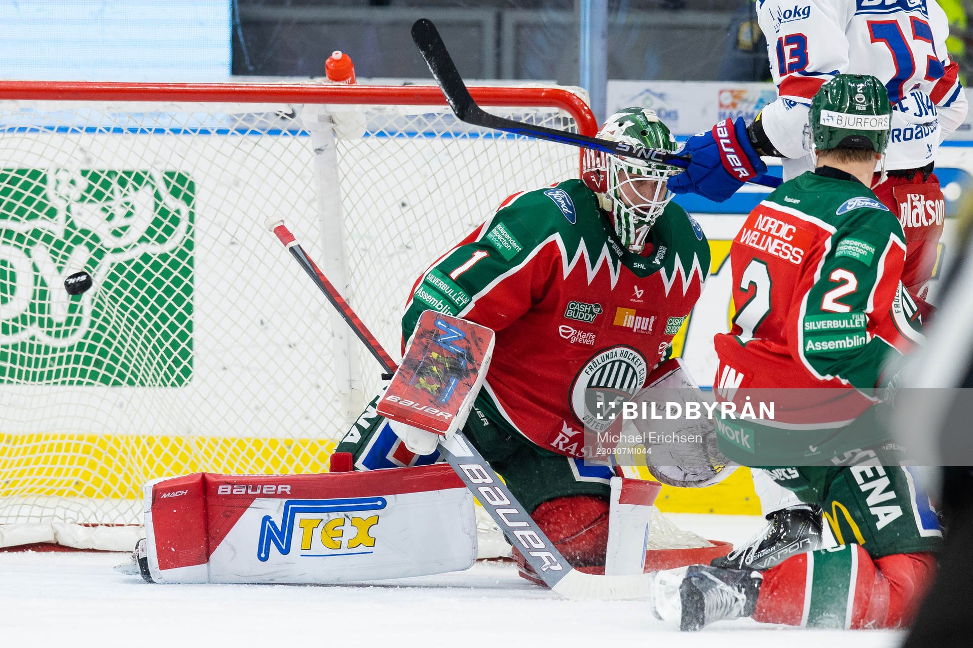 Oskarshamns Antti Suomela (ej i bild) skjuter 2-2 i mål