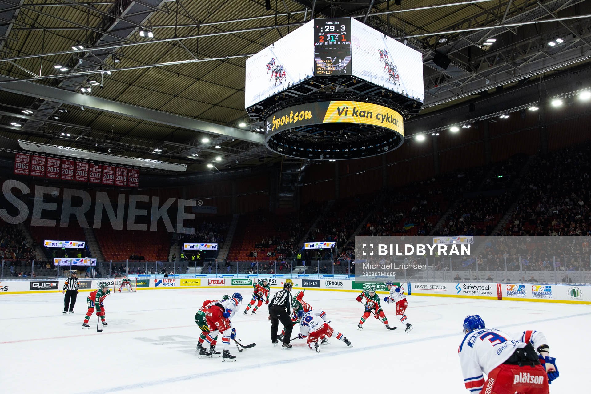 Frölundas Joel Lundqvist tekar mot Oskarshamns Niclas