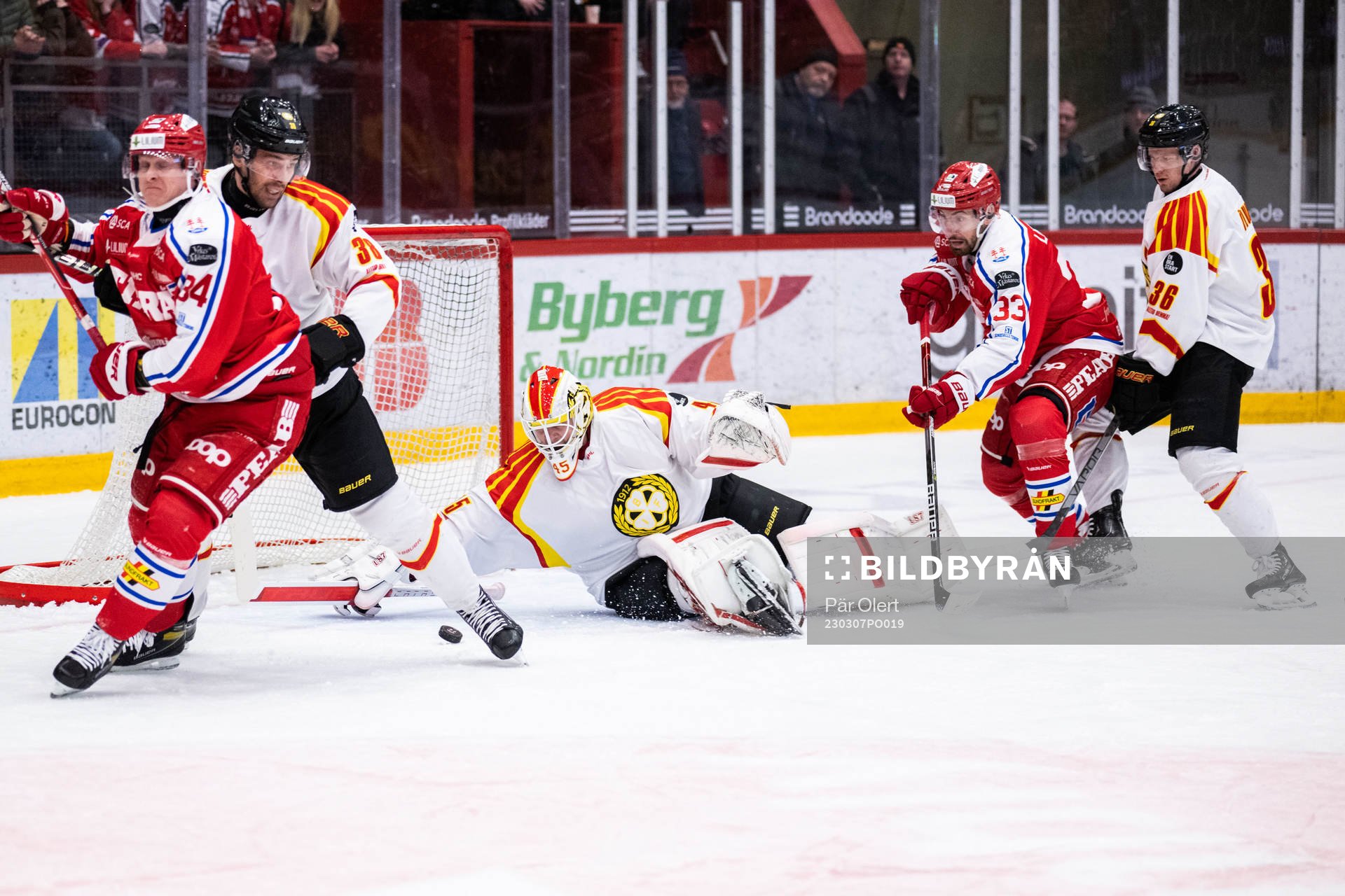 Brynäs målvakt Jussi Olkinuora, Mikko Niemelä och Linus