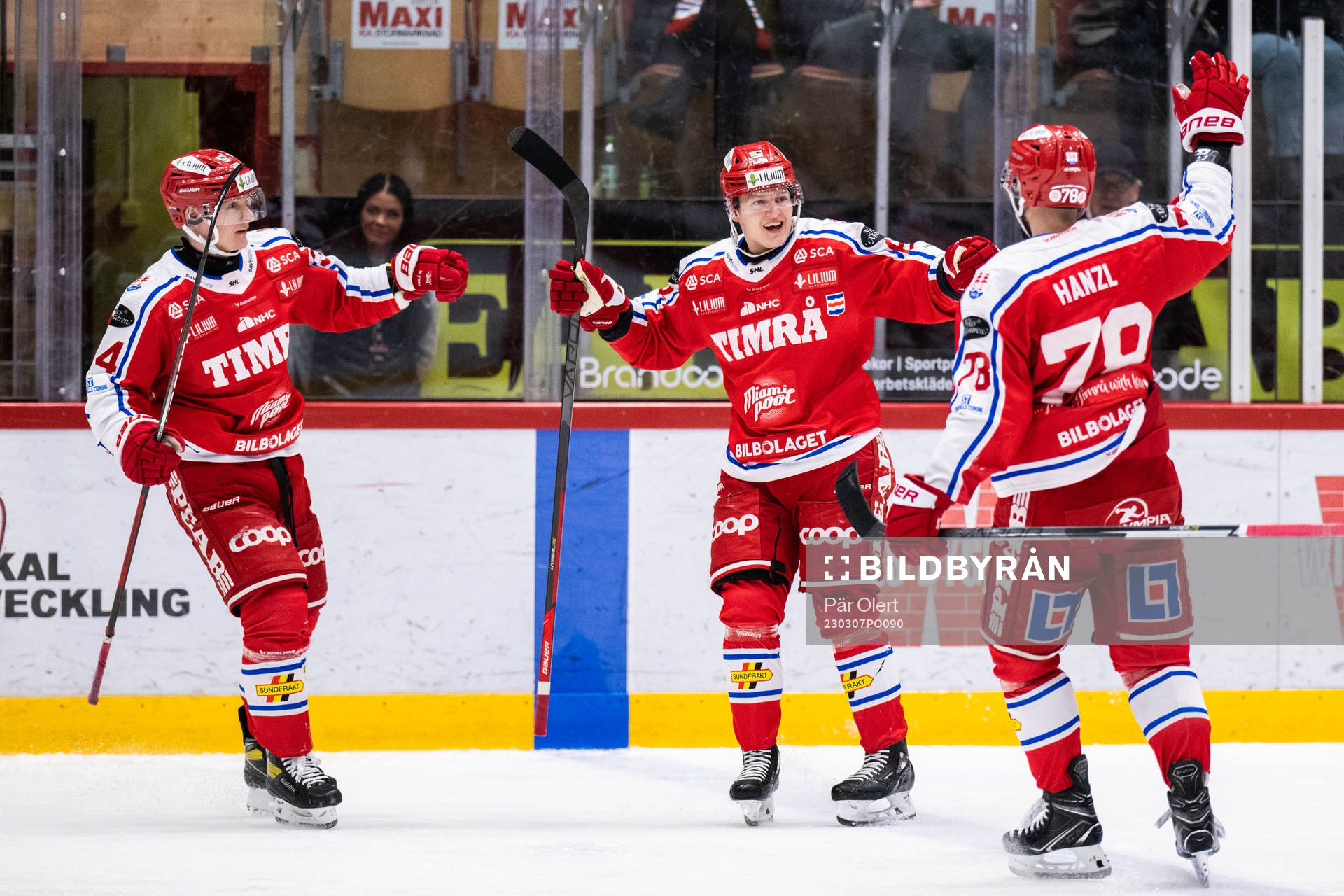 Timrås Axel Rindell jublar med Robin Hanzl