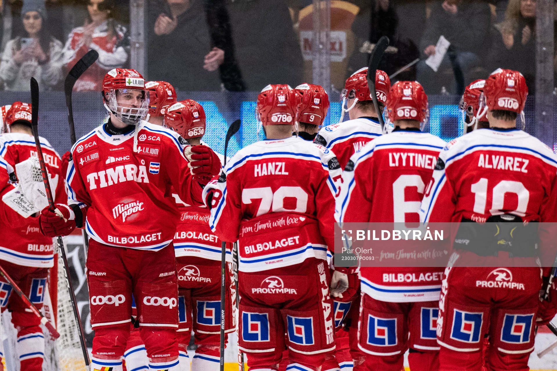 Timrås spelare jublar