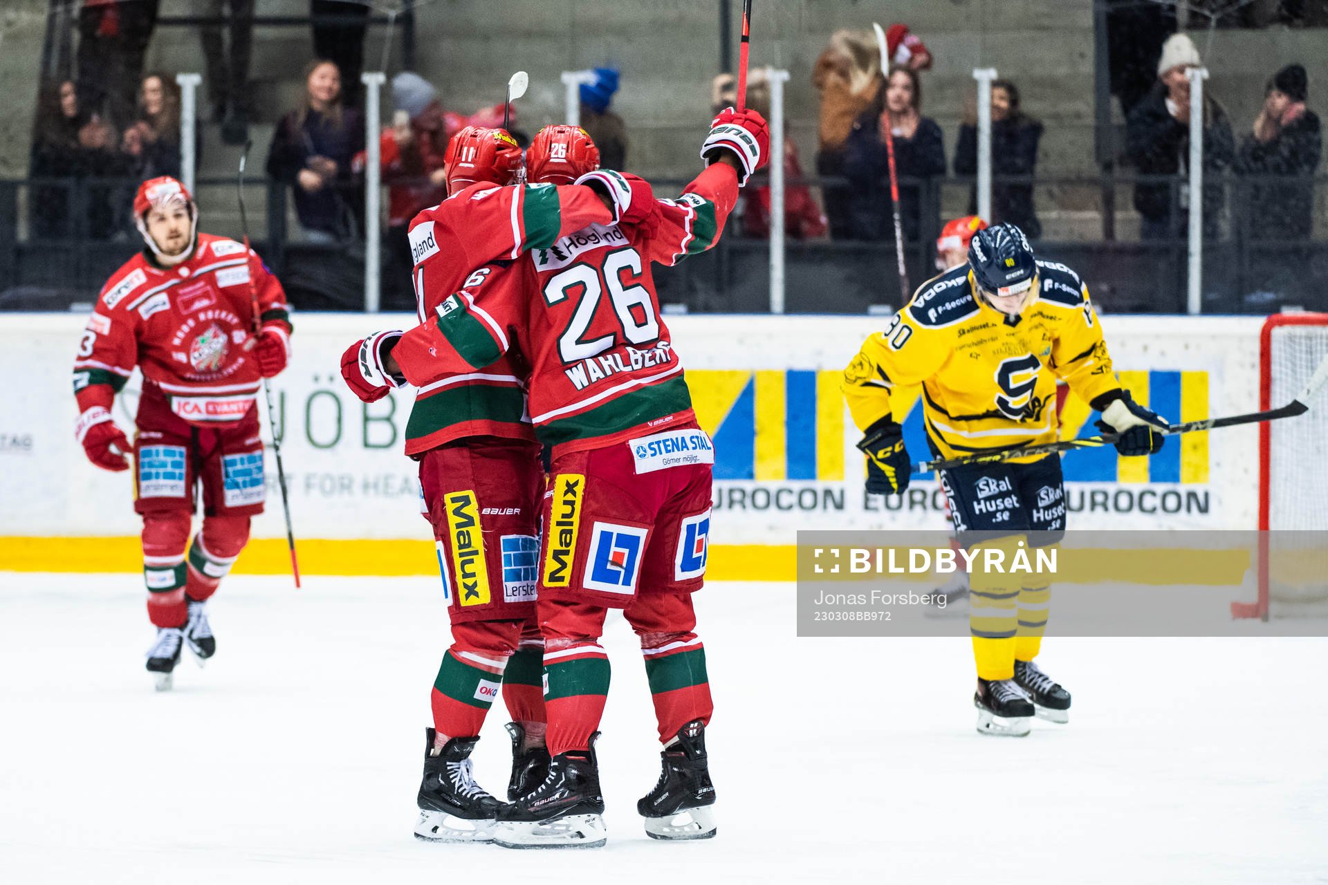 Modos Emil Wahlberg jublar
