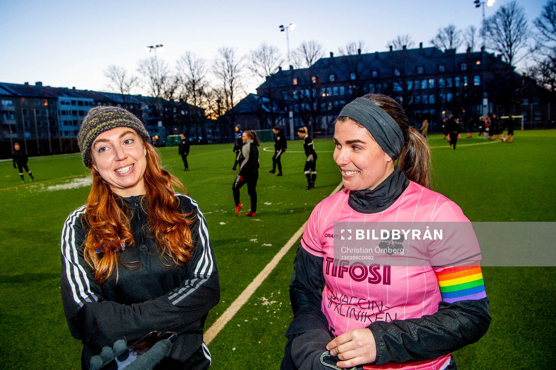 Las Presidentas Siri Ahlström och Backarna FFs Paulina