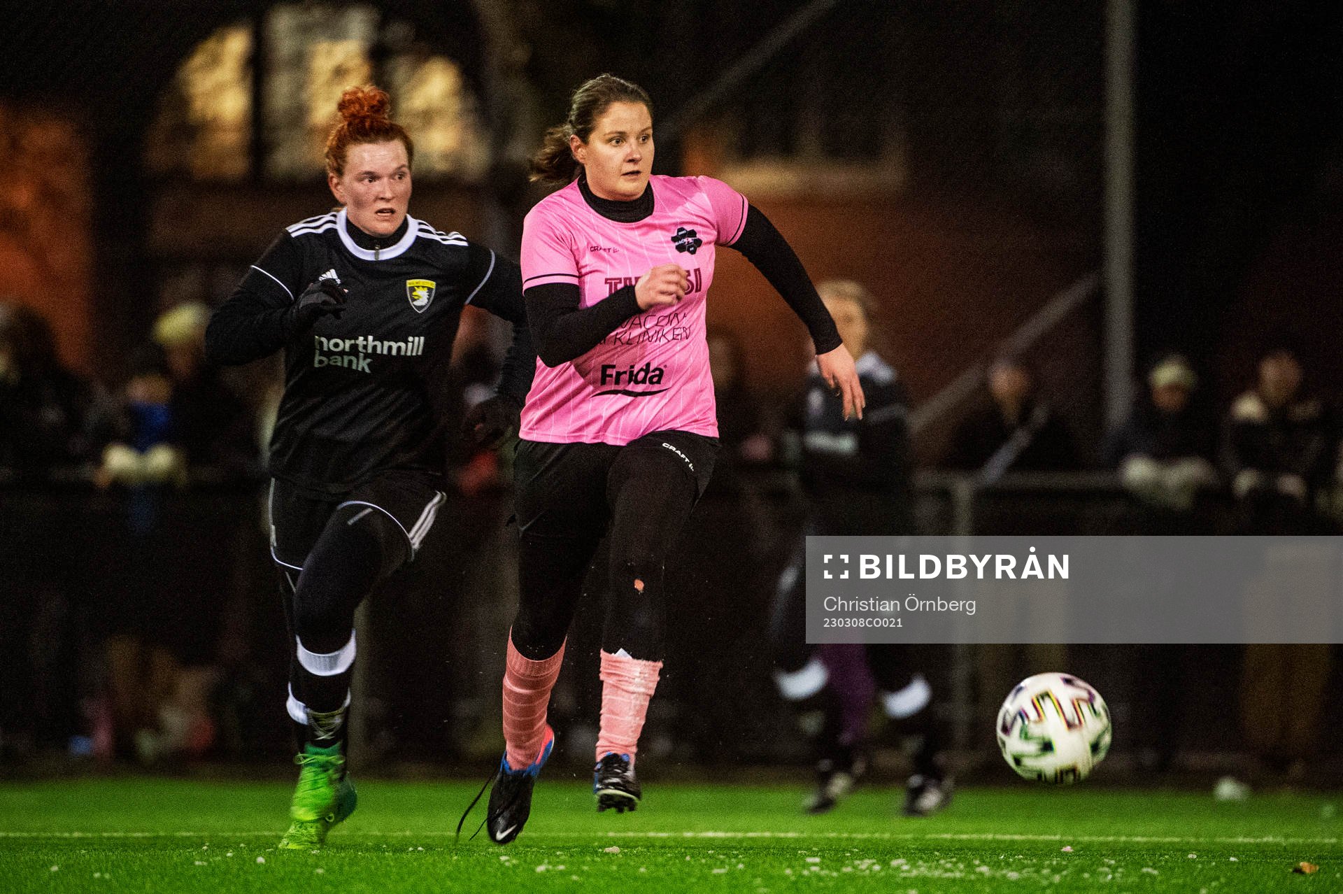 Las Presidentas och Backarna FFs spelare under en vänskapsmatch mellan Backarna och Las Presidentas den 8 mars 2023 i Malmö.
