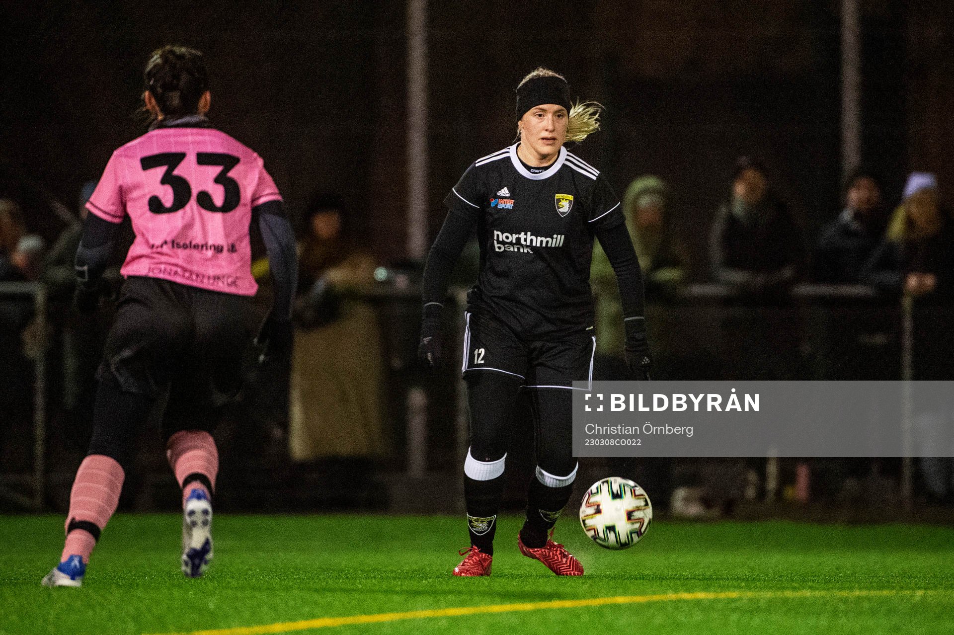Las Presidentas och Backarna FFs spelare under en vänskapsmatch mellan Backarna och Las Presidentas den 8 mars 2023 i Malmö.
