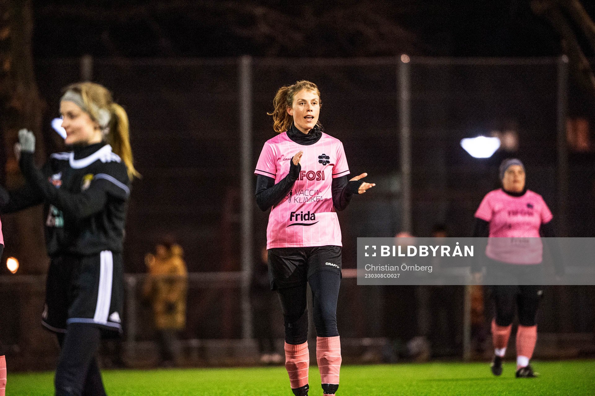 Las Presidentas och Backarna FFs spelare under en vänskapsmatch mellan Backarna och Las Presidentas den 8 mars 2023 i Malmö.