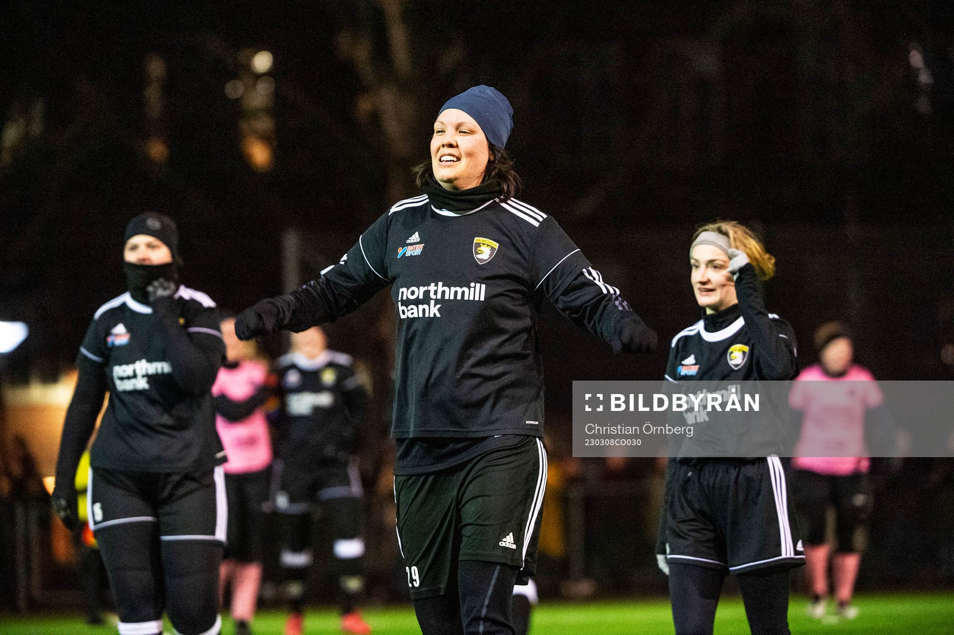 Las Presidentas spelare jublar under en vänskapsmatch mellan Backarna och Las Presidentas den 8 mars 2023 i Malmö. 