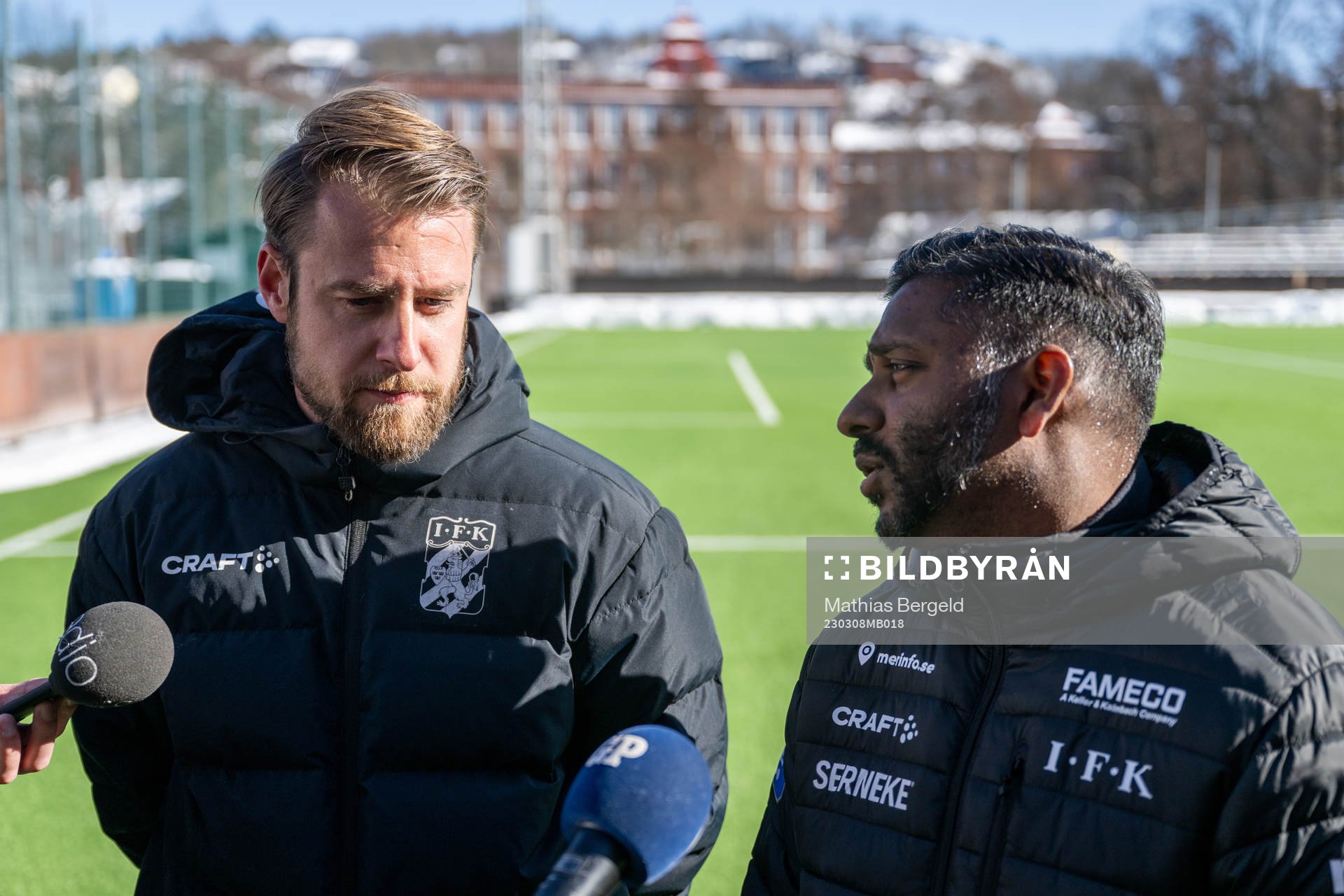 Tillfälliga huvudtränarna William Lundin och Alexander Tengryd efter en träning med IFK Göteborg den 8 mars 2023 i Göteborg. 