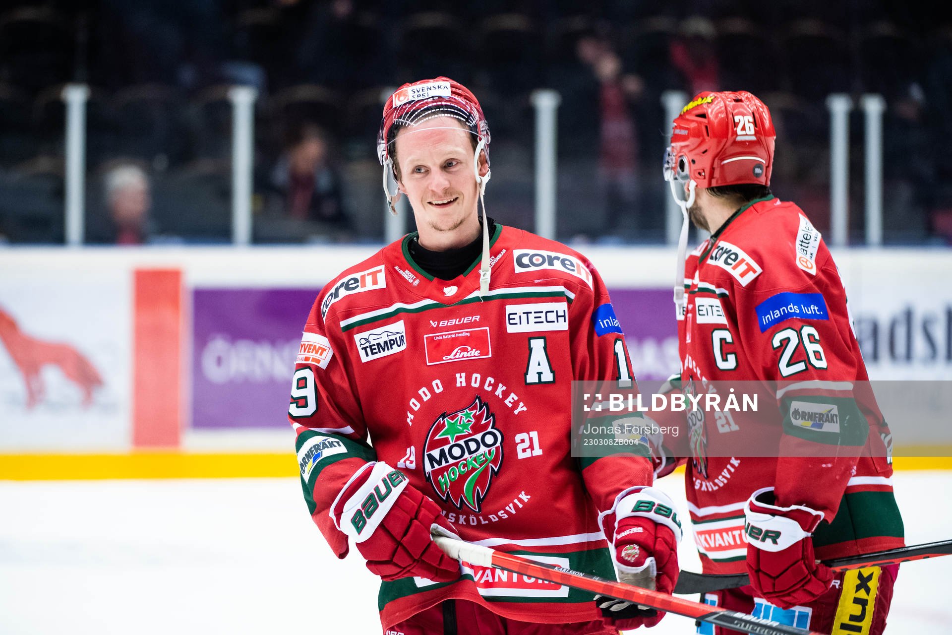 Modos Erik Karlsson jublar