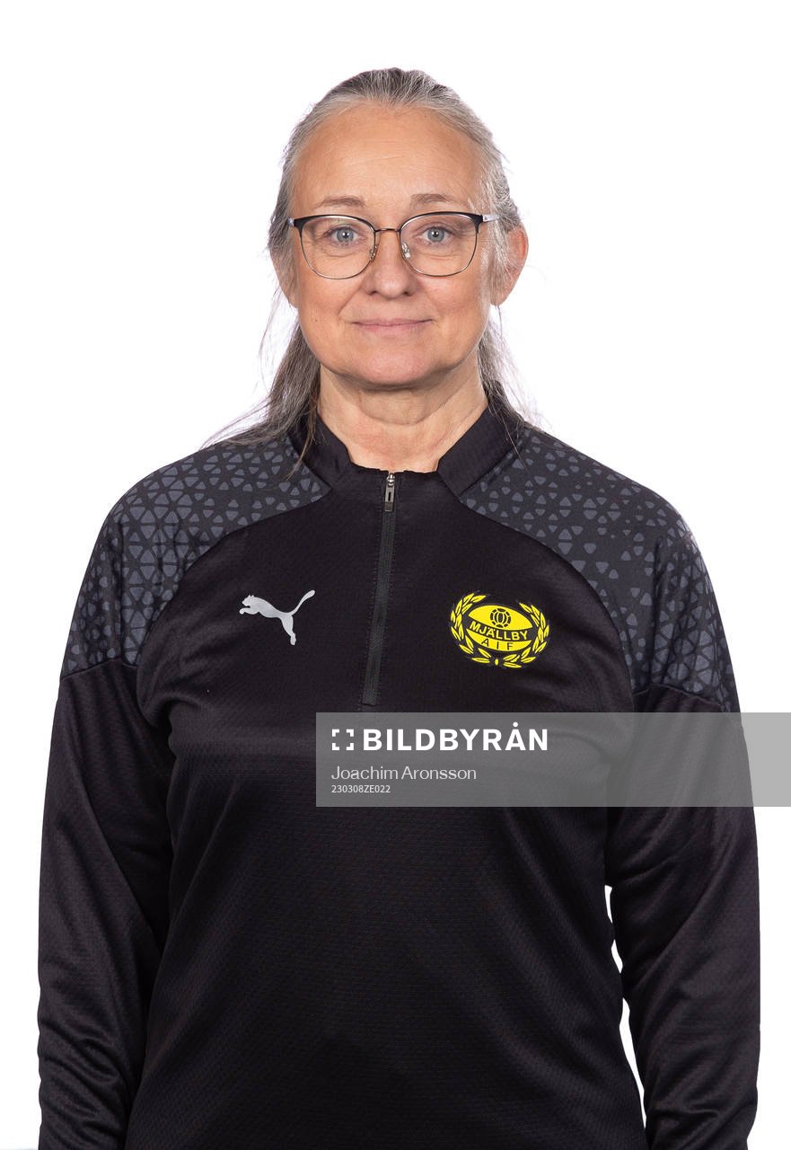Mjällbys Läkare Titti Mattsson poserar för ett porträtt den 8 mars 2023 i Mjällby.