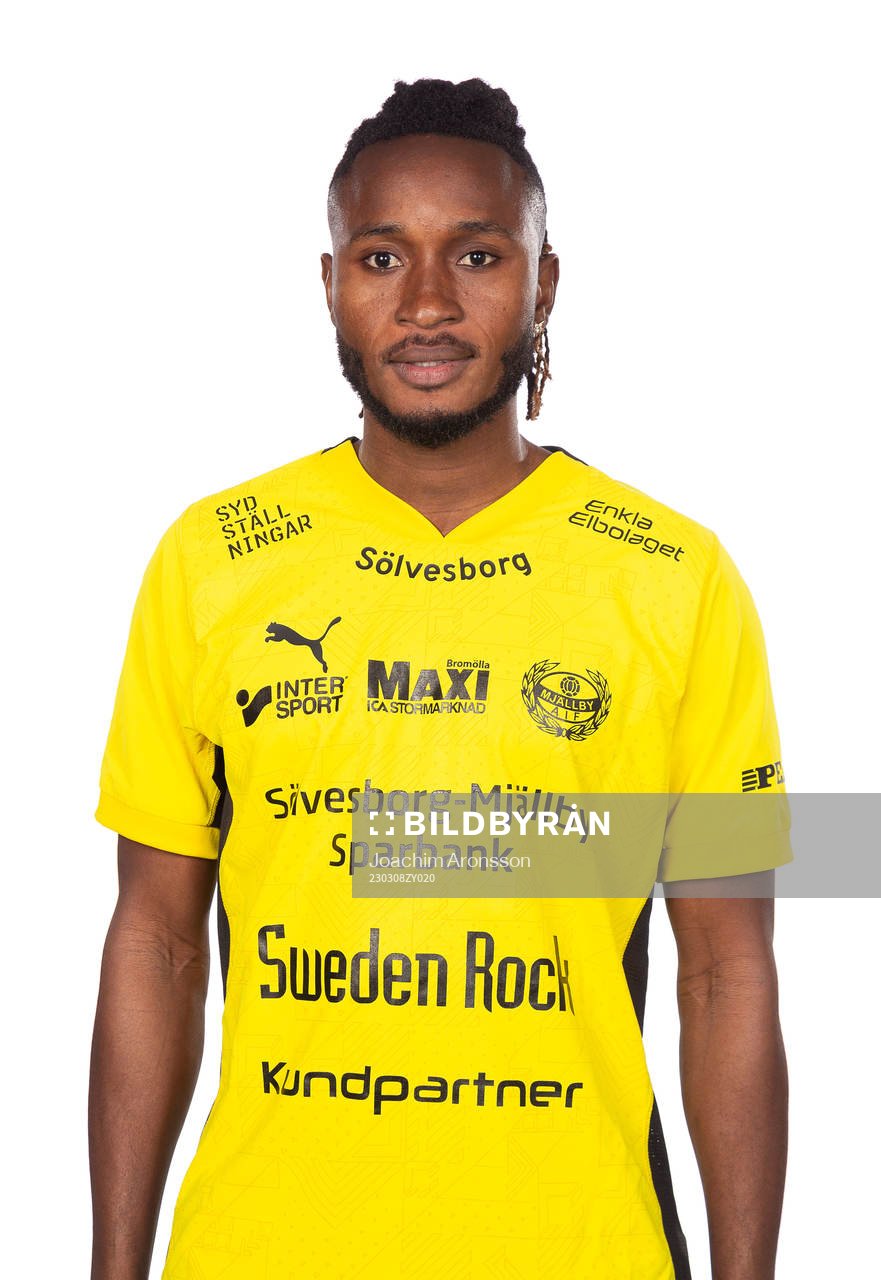 Mjällbys Mamudo Moro poserar för ett porträtt den 8 mars 2023 i Mjällby.